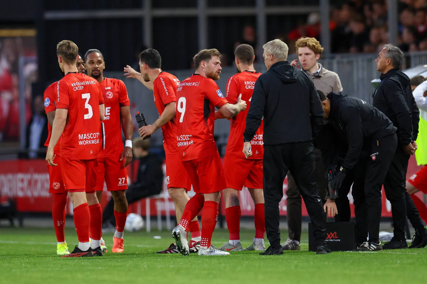 Almere City op rand van afgrond: 'Het is nu een kwestie van bidden'