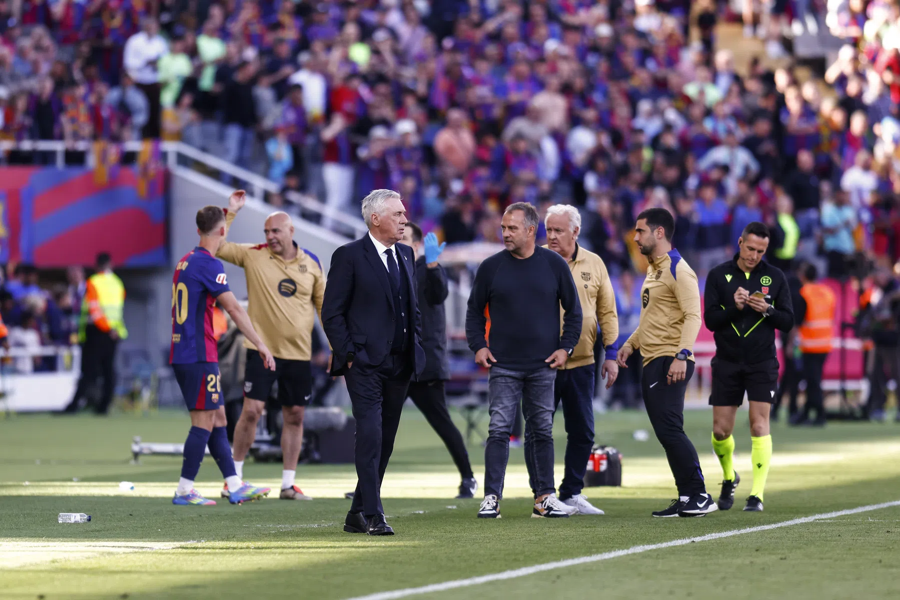 Ancelotti hekelt achterhoede Real Madrid: 'Hoog verdedigen is makkelijker'