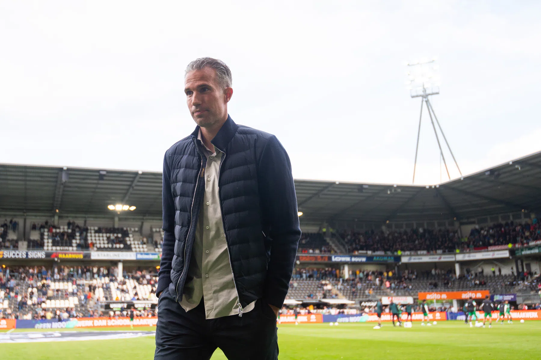 Van Persie hakt knoop door over linksbackpositie tegen PSV