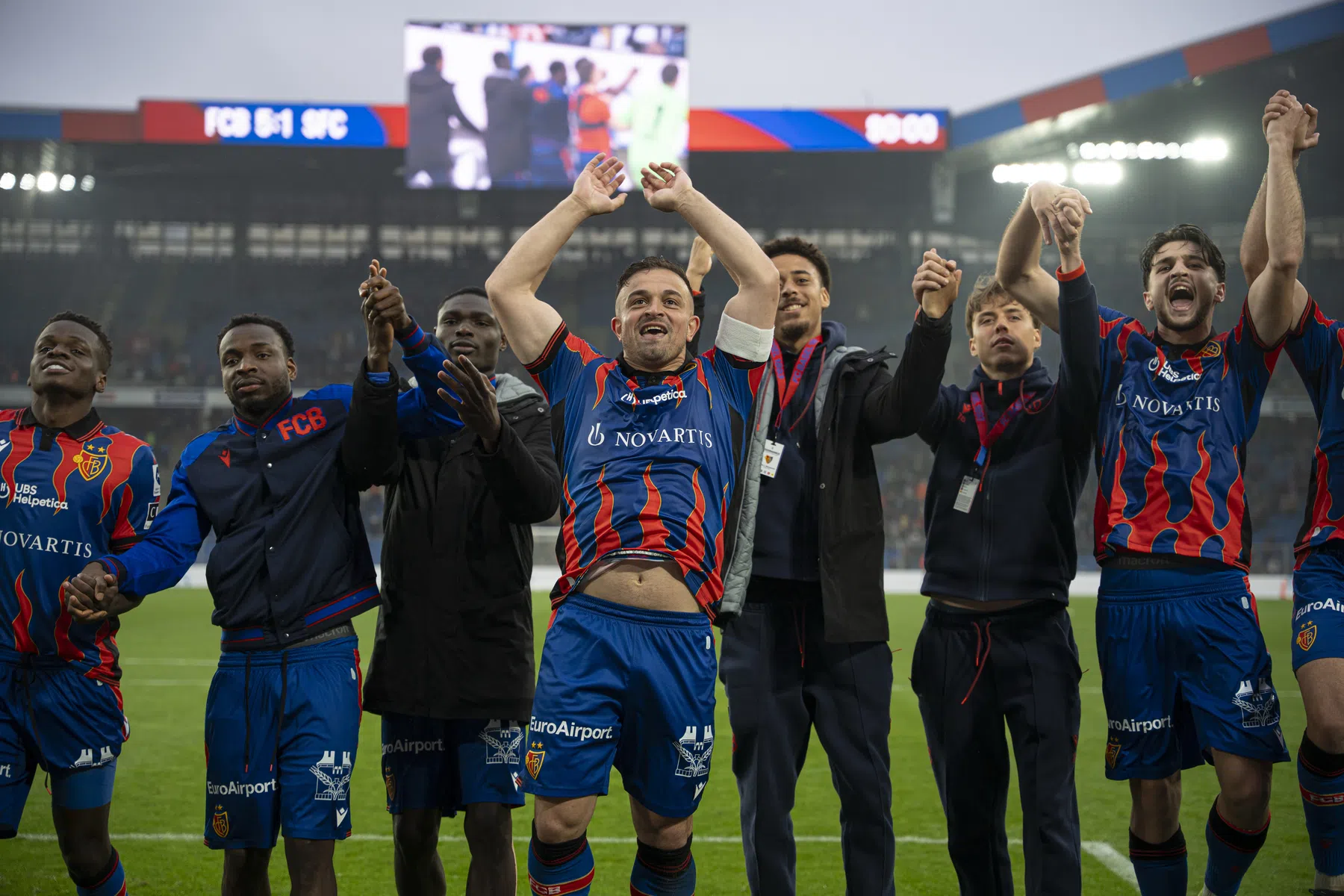 Shaqiri bereikt heldenstatus na Zwitsers sprookje: 'Hij krijgt een standbeeld'