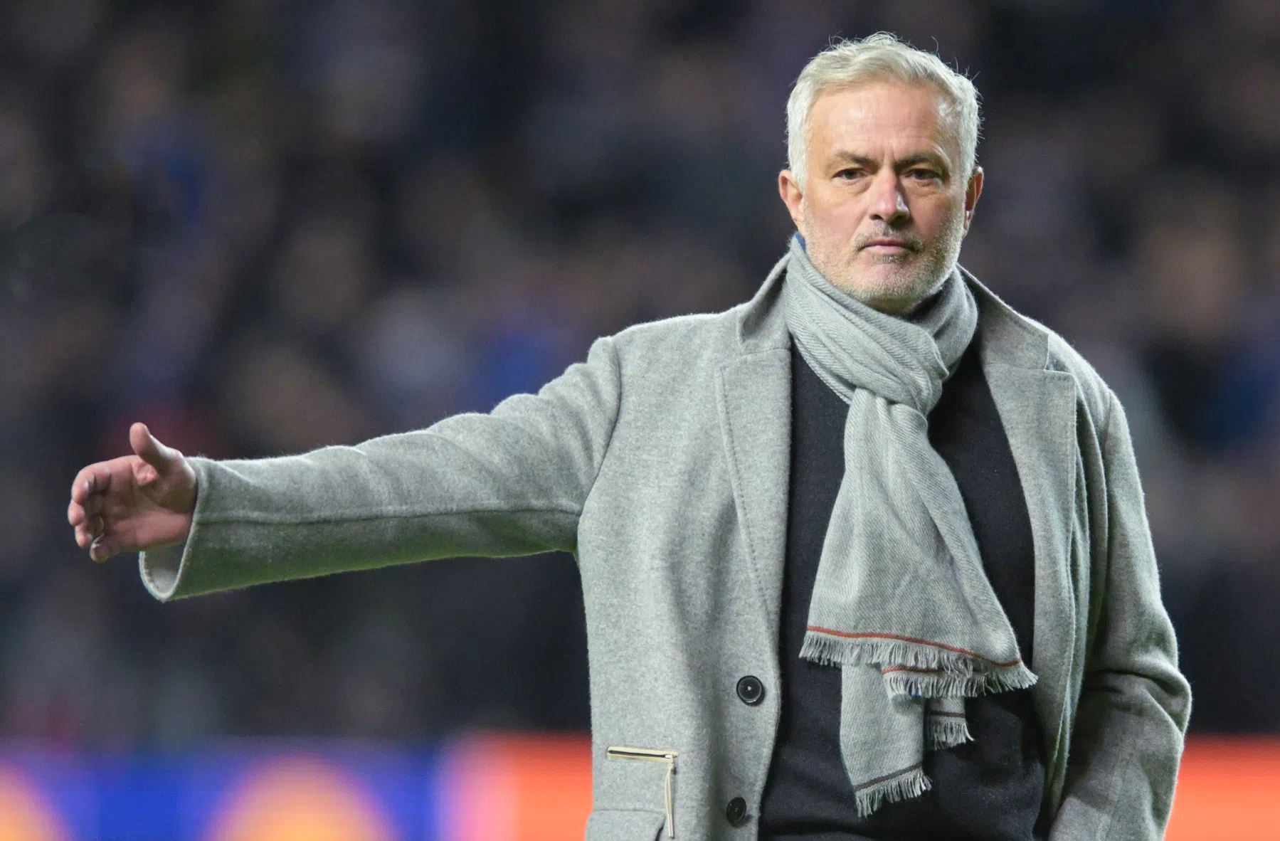 Sarcastische Mourinho: 'De opstelling? Nou, ik gooi 25 muntjes op'