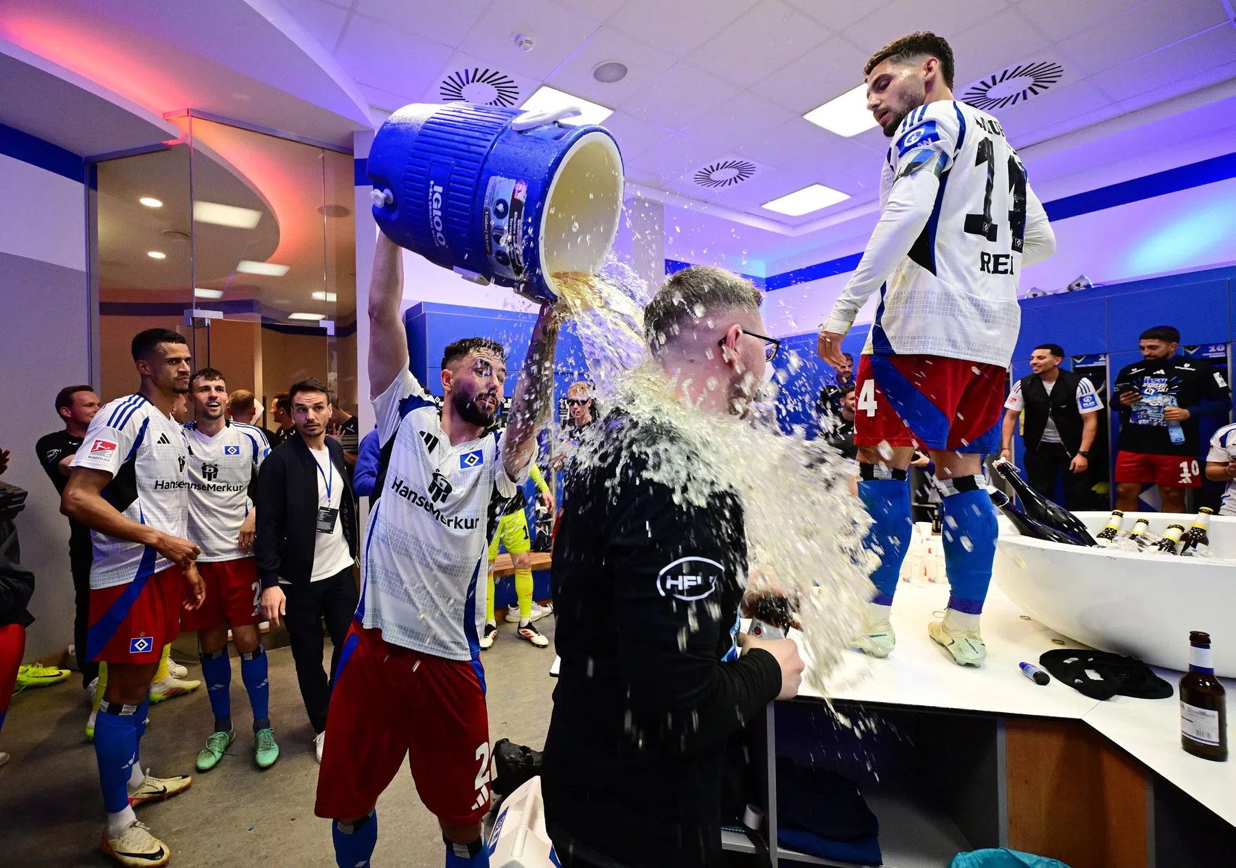 HSV beëindigt het grote bibberen: 'Zweite Liga, nie mehr, NIE MEHR!'