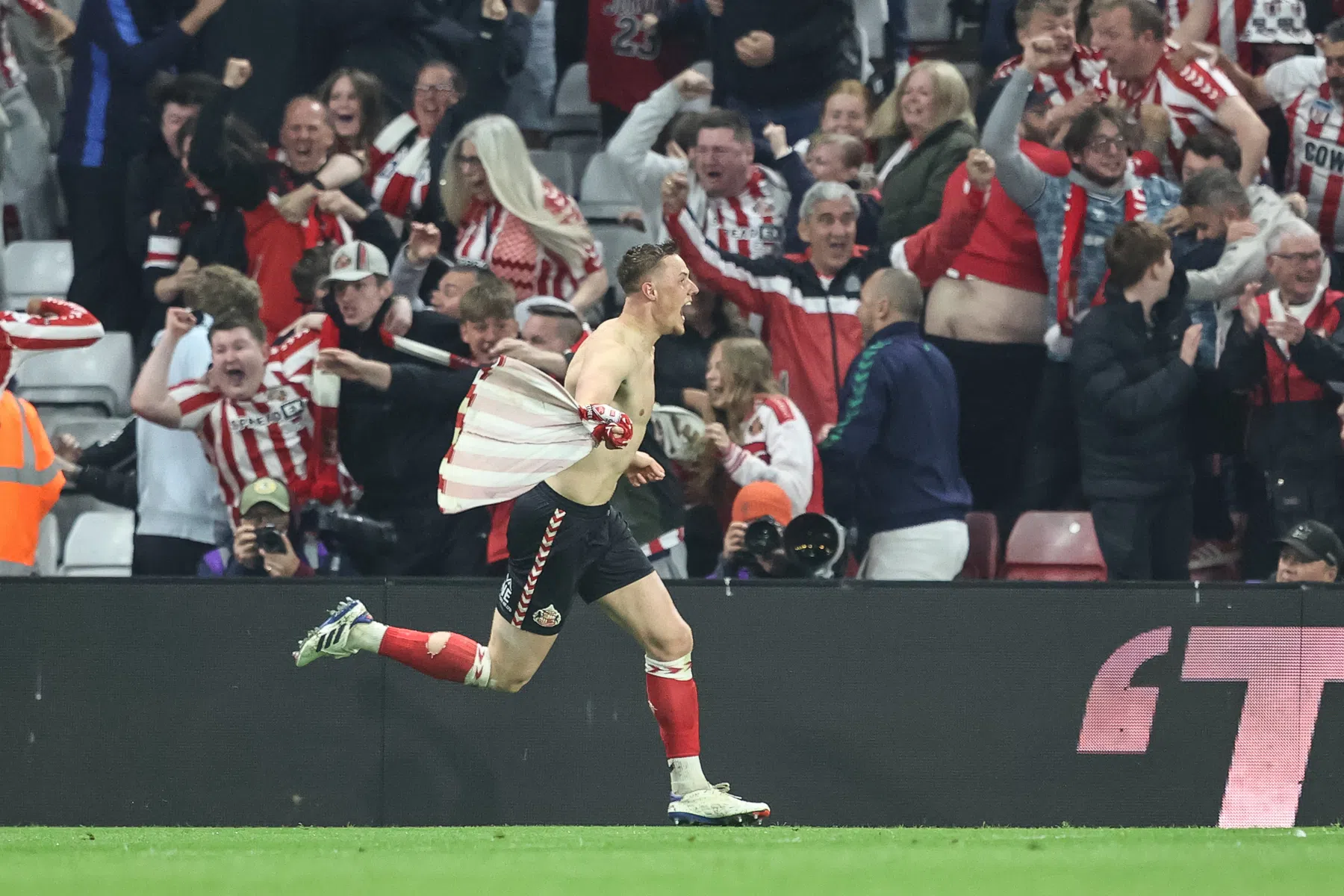 Sunderland gaat naar Wembley na ongelooflijke ontknoping tegen Coventry