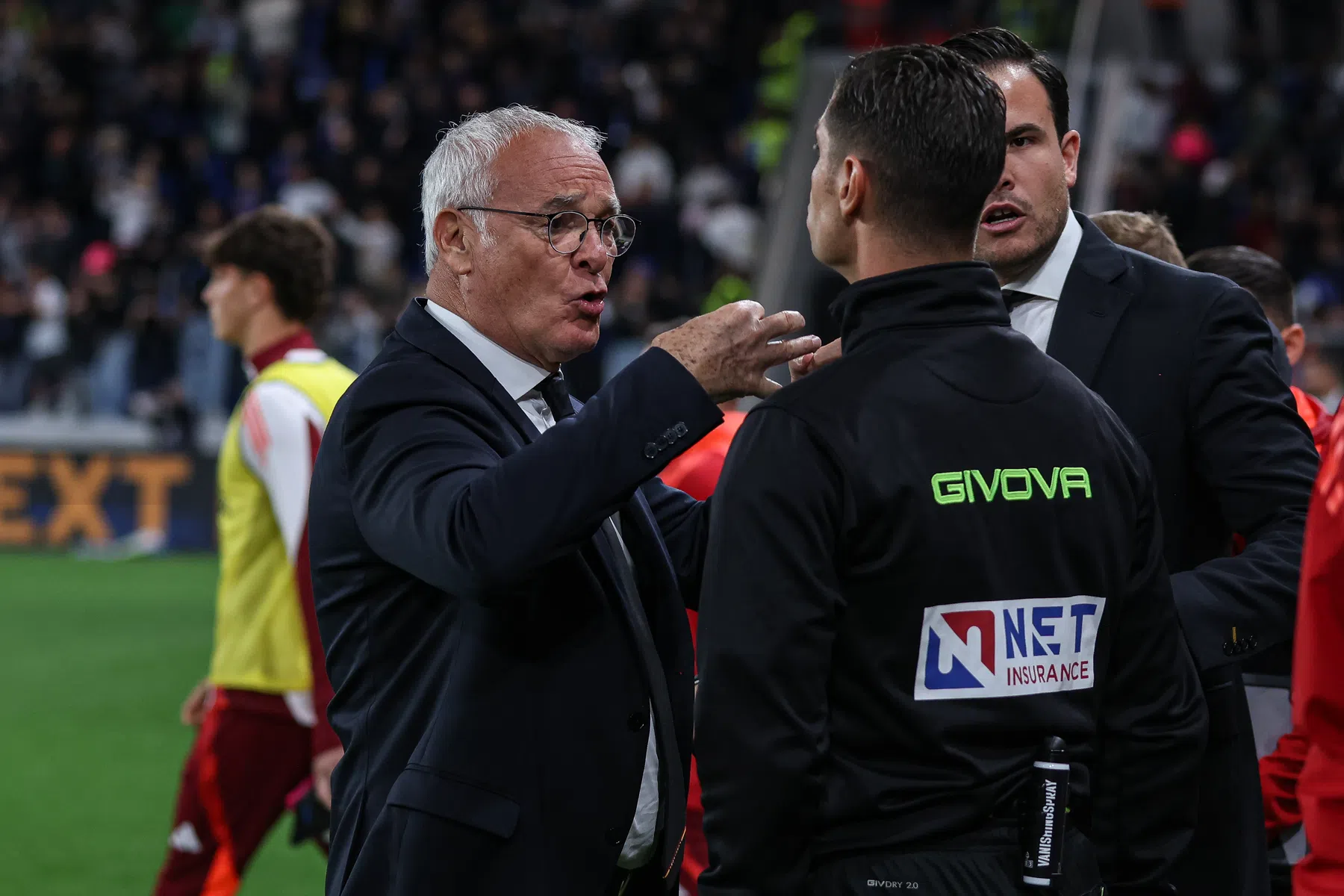 Ranieri is de kluts kwijt na teruggedraaide penalty en loopt weg uit interview