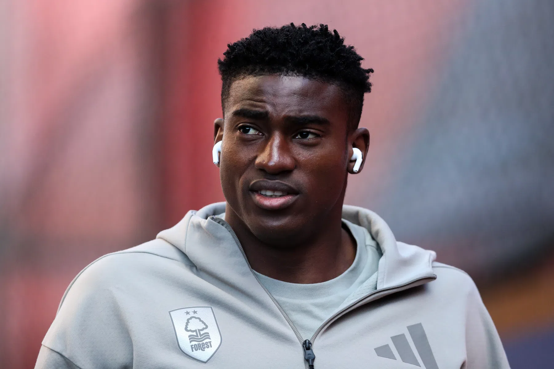 Forest-spits Awoniyi (ex-NEC) in kunstmatige coma na spoedoperatie