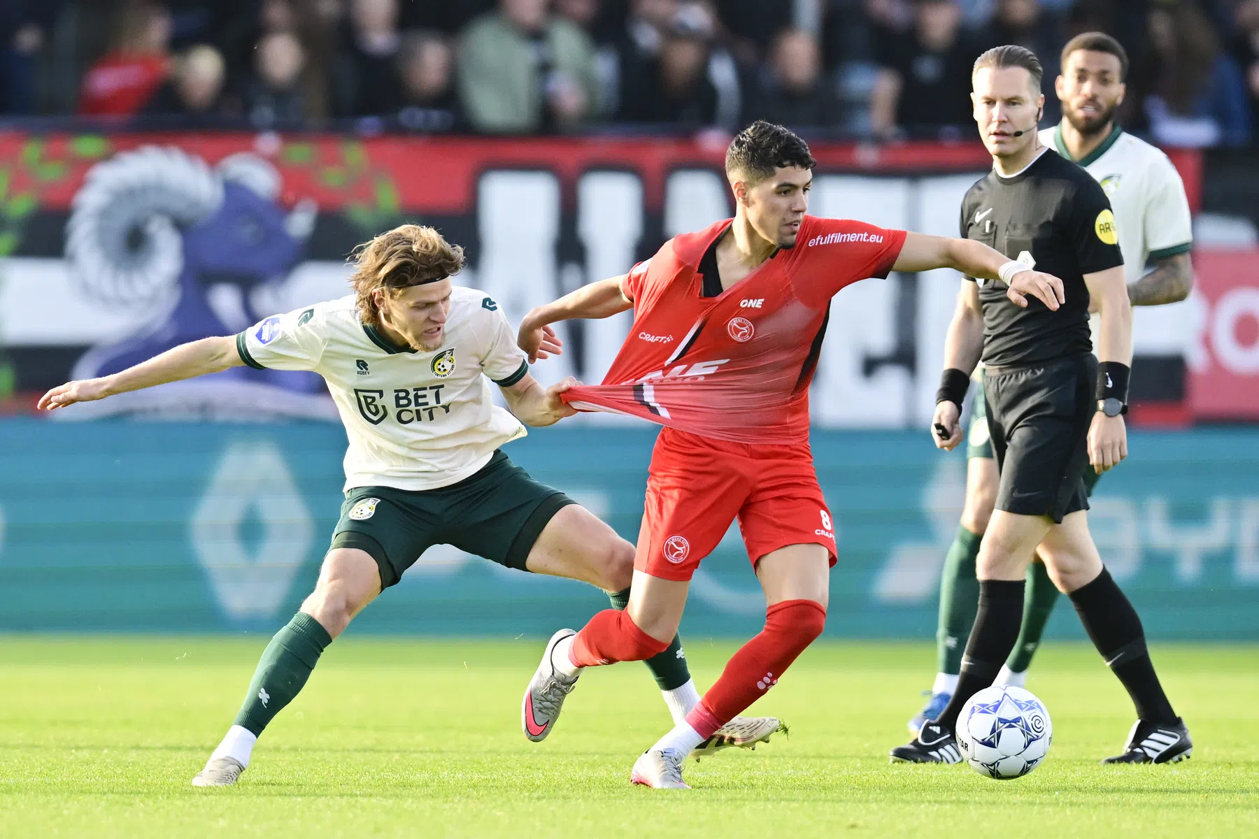Almere City degradeert officieel en laat Willem II ontsnappen