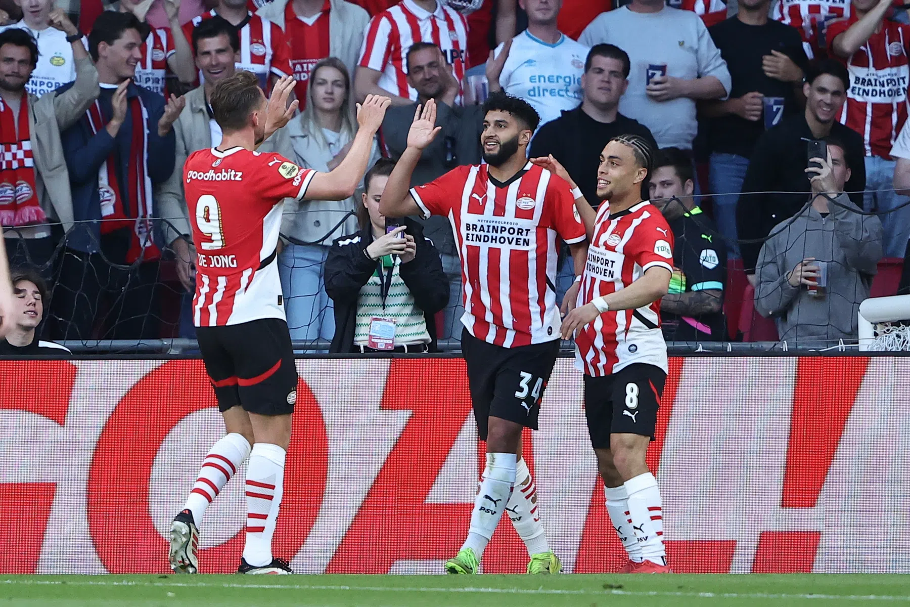 Knotsgekke climax: PSV tóch als koploper speelronde 34 in