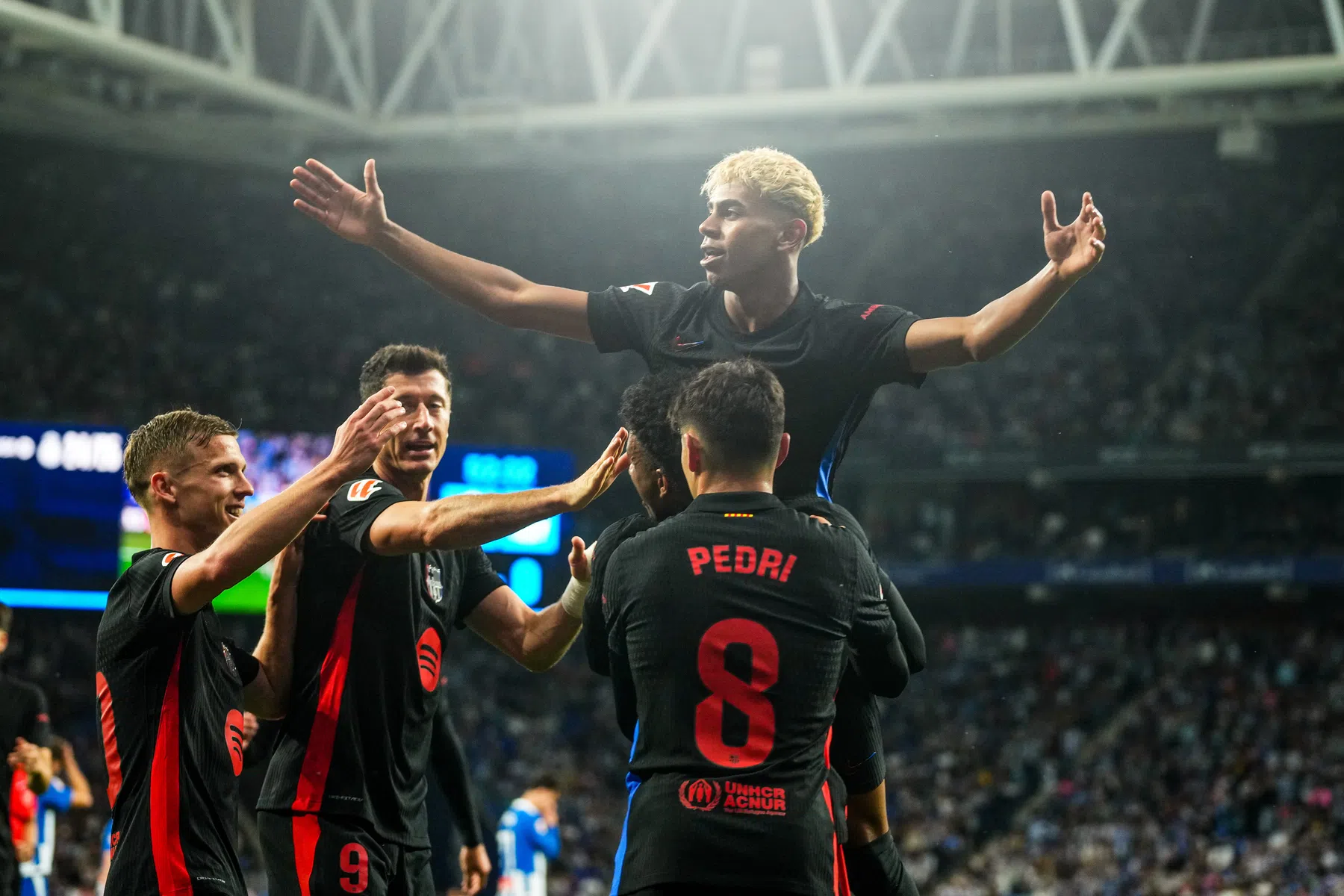 Wondergoal Lamine Yamal helpt Barcelona aan 28ste landstitel