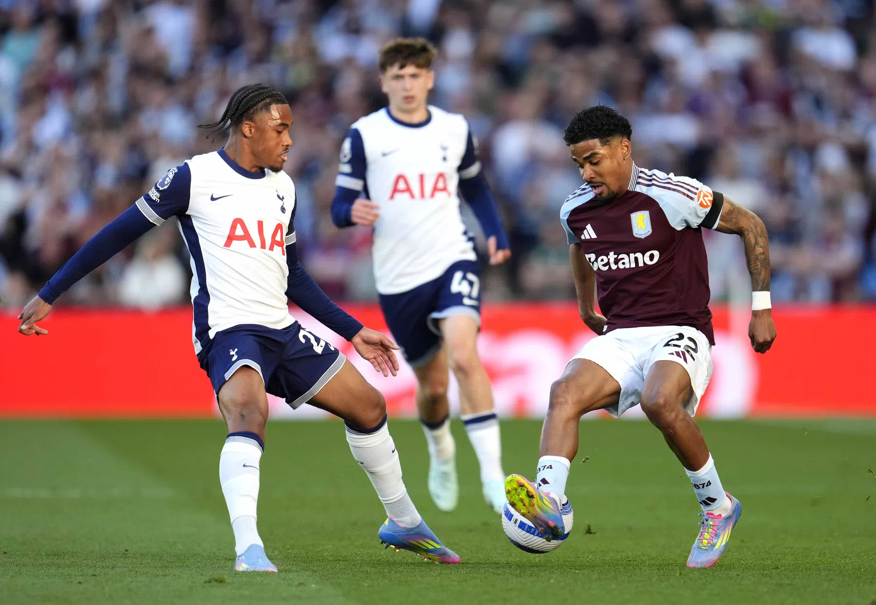 Aston Villa maakt geen fout in bloedstollende Champions League-race