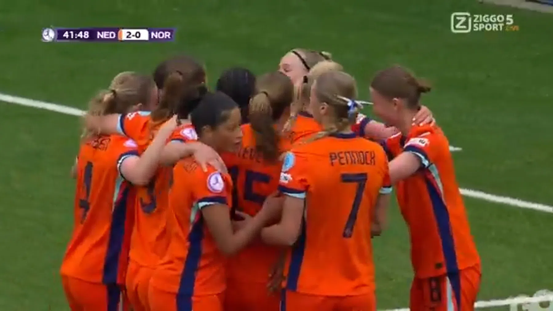 Vrouwen Oranje Onder-17 kronen zich tot Europees kampioen