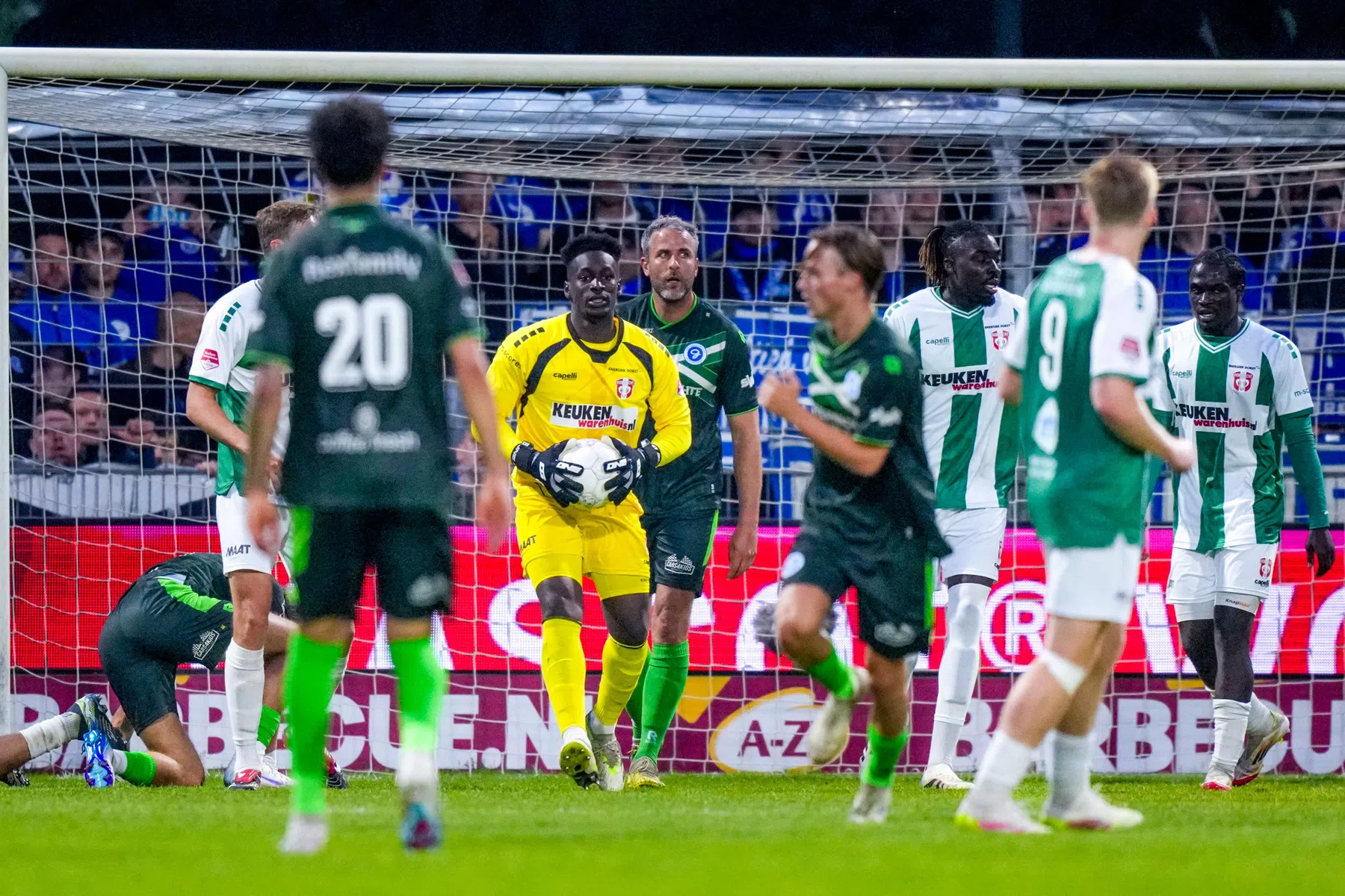 FC Dordrecht-doelman blijft verbazen: 'Hij denkt dat hij in alles de beste is'