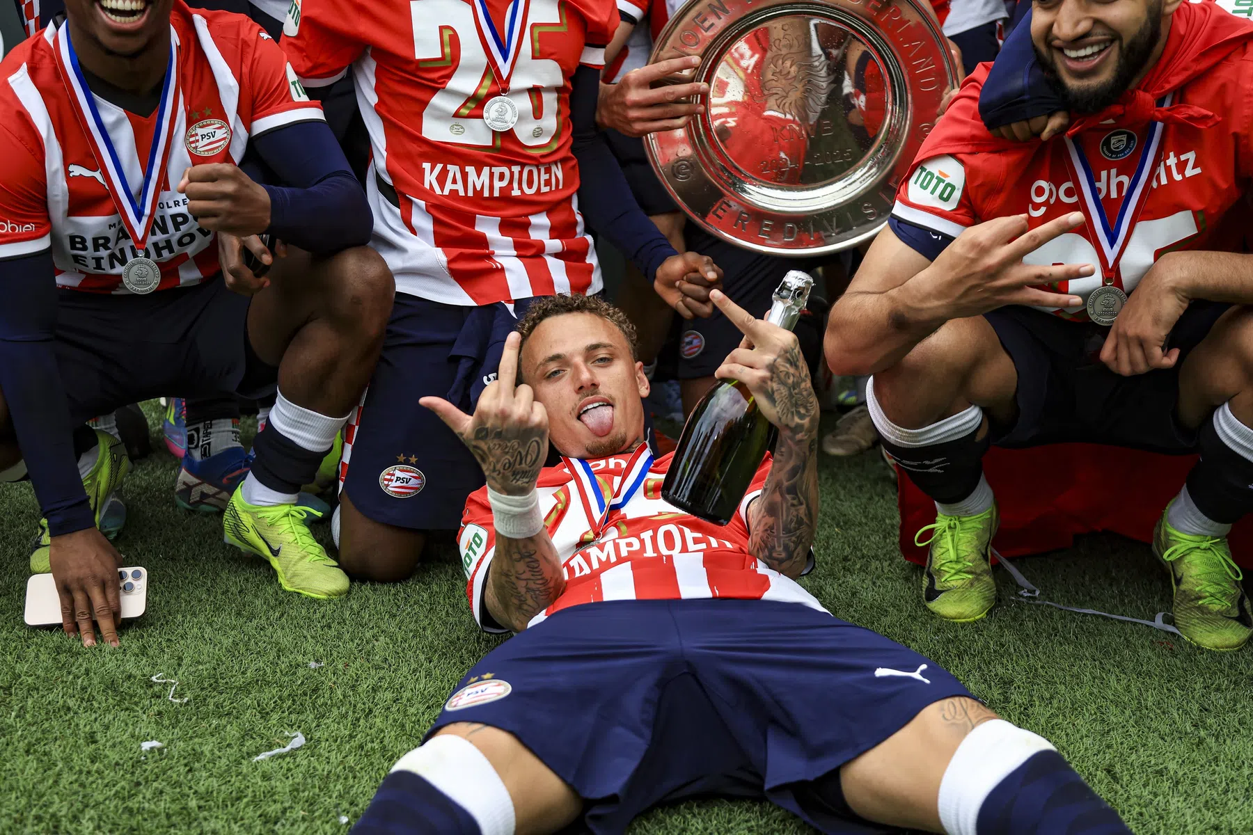 Lang vindt titel voor PSV terecht: 'Voetballend gezien de beste'