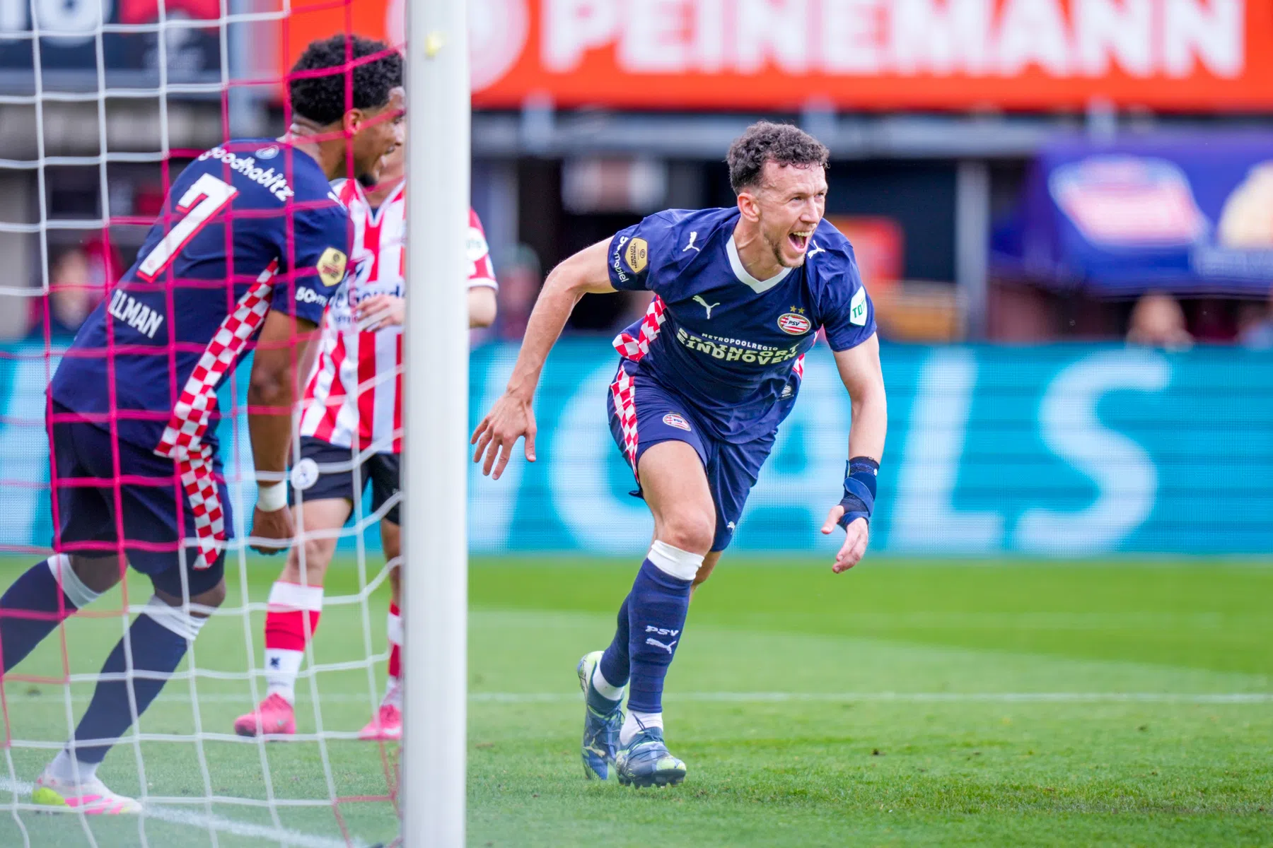 Perisic viert titel: 'Wij hebben het beste voetbal gespeeld'