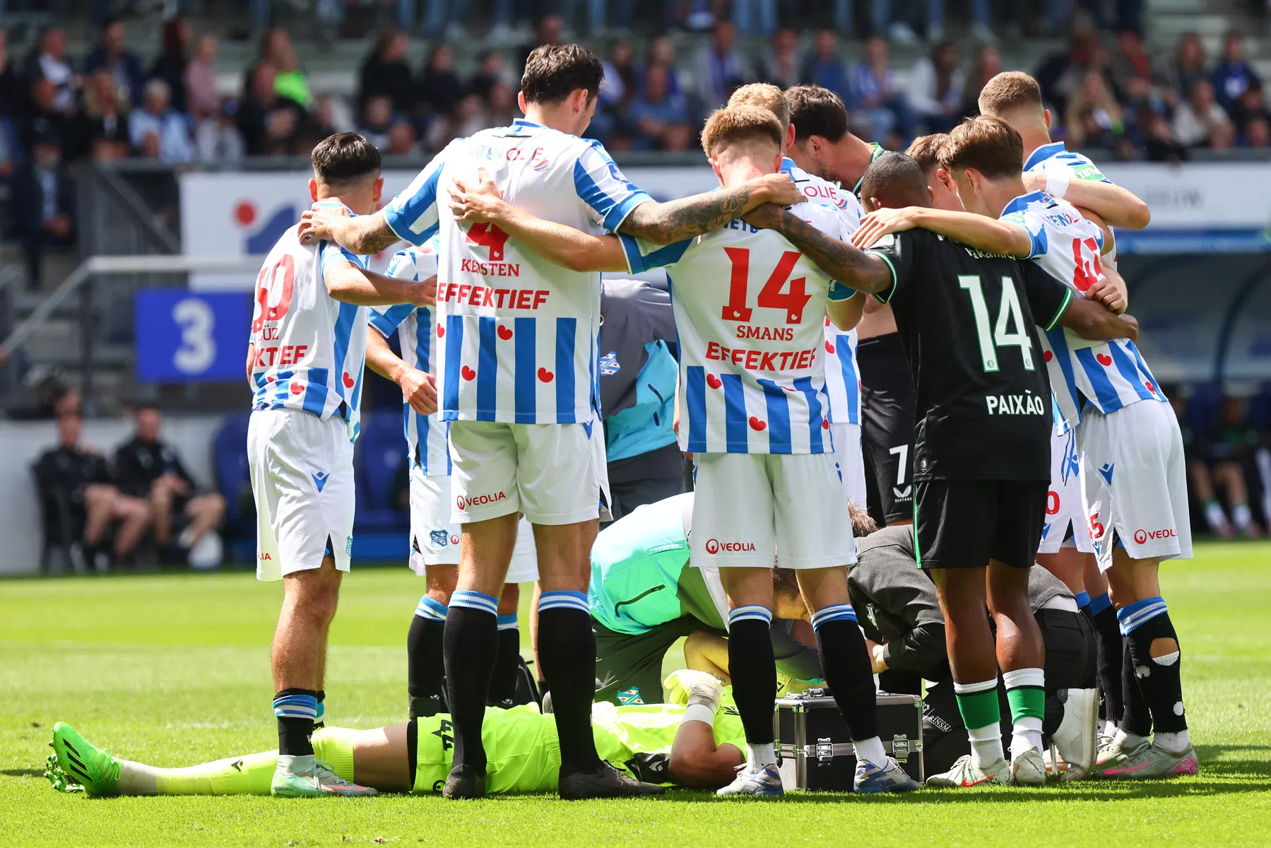 Zorgelijke aftocht Noppert na keiharde botsing met ploeggenoot