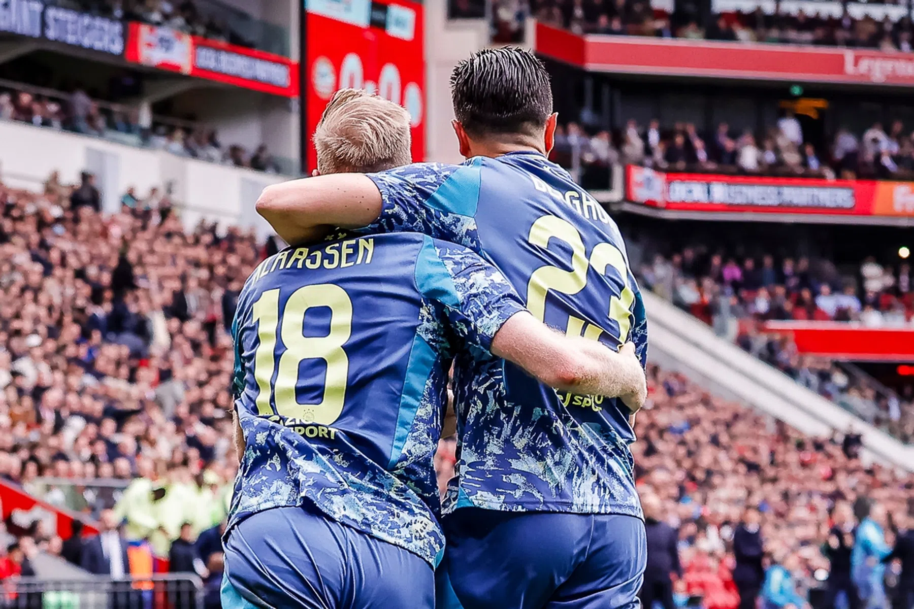 Ajax start met Berghuis, Klaassen, Regeer en Wijndal op slotdag