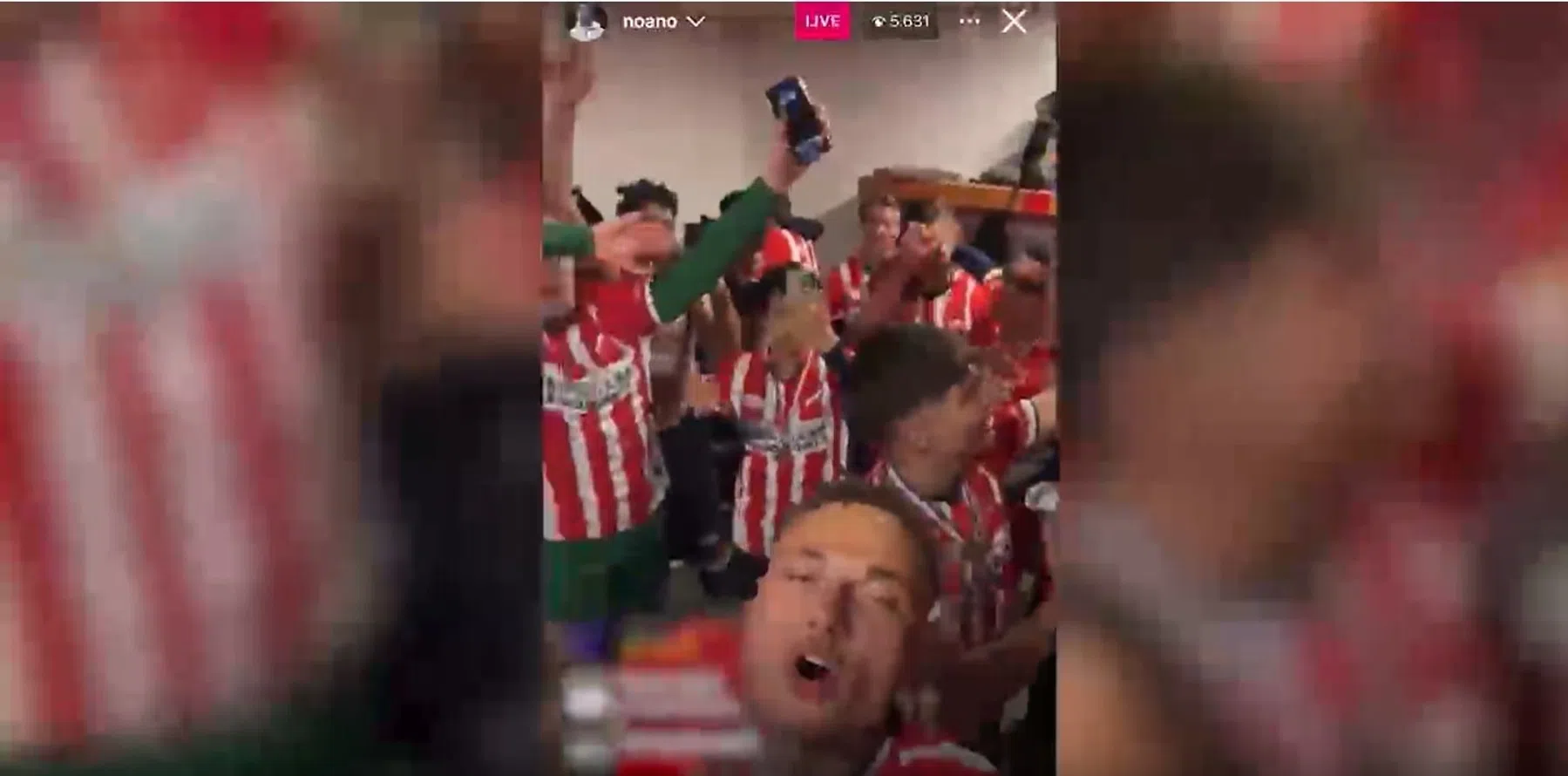 Heerlijke beelden: selectie PSV brult mee met 'We Are the Champions'