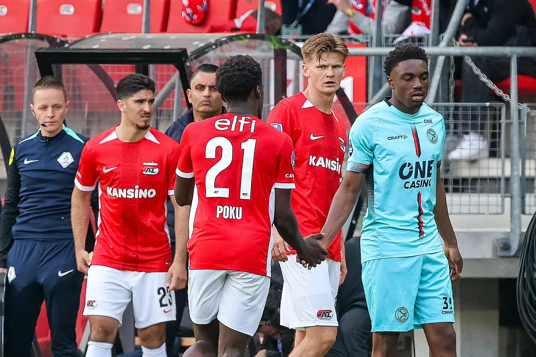 Gebroeders Poku tegenover elkaar bij AZ - Almere City: 'Hij is sneller dan ik'