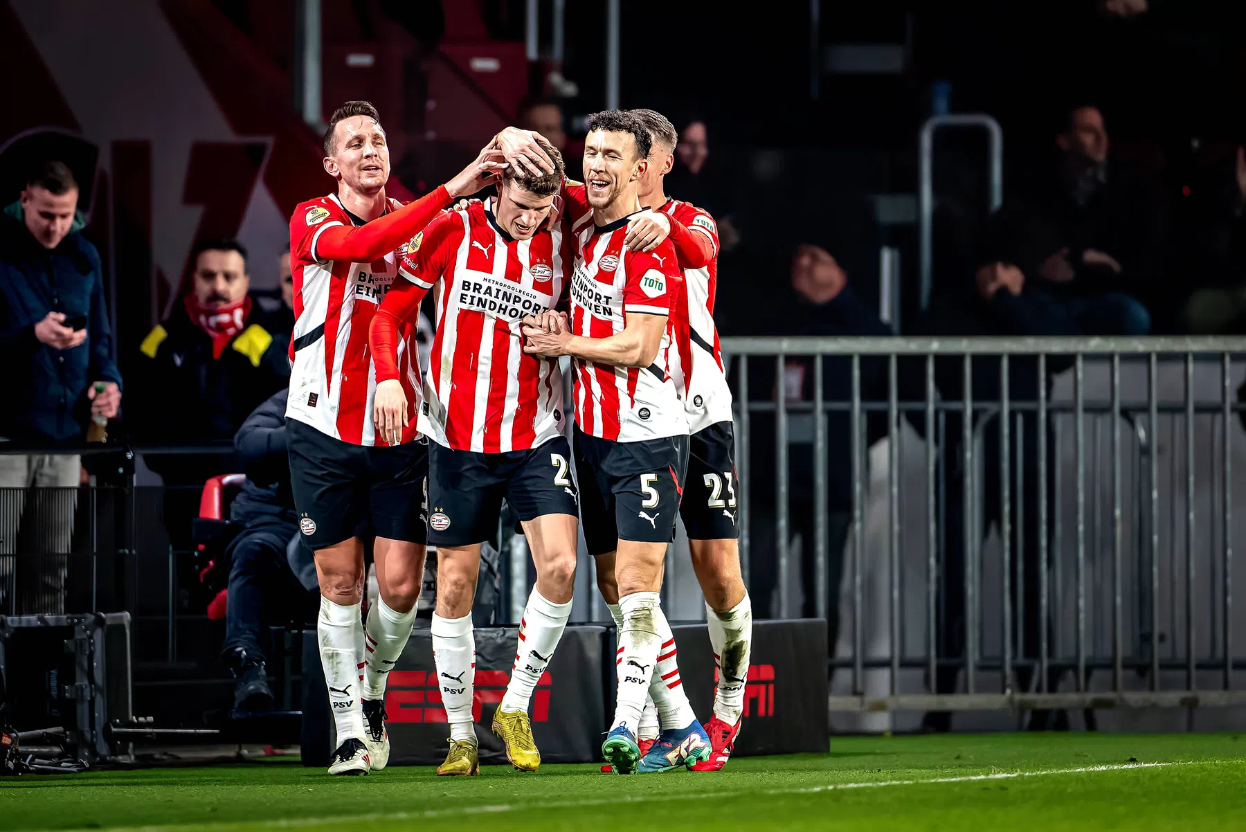 Test je kennis! Over het bijzondere kampioensjaar van PSV