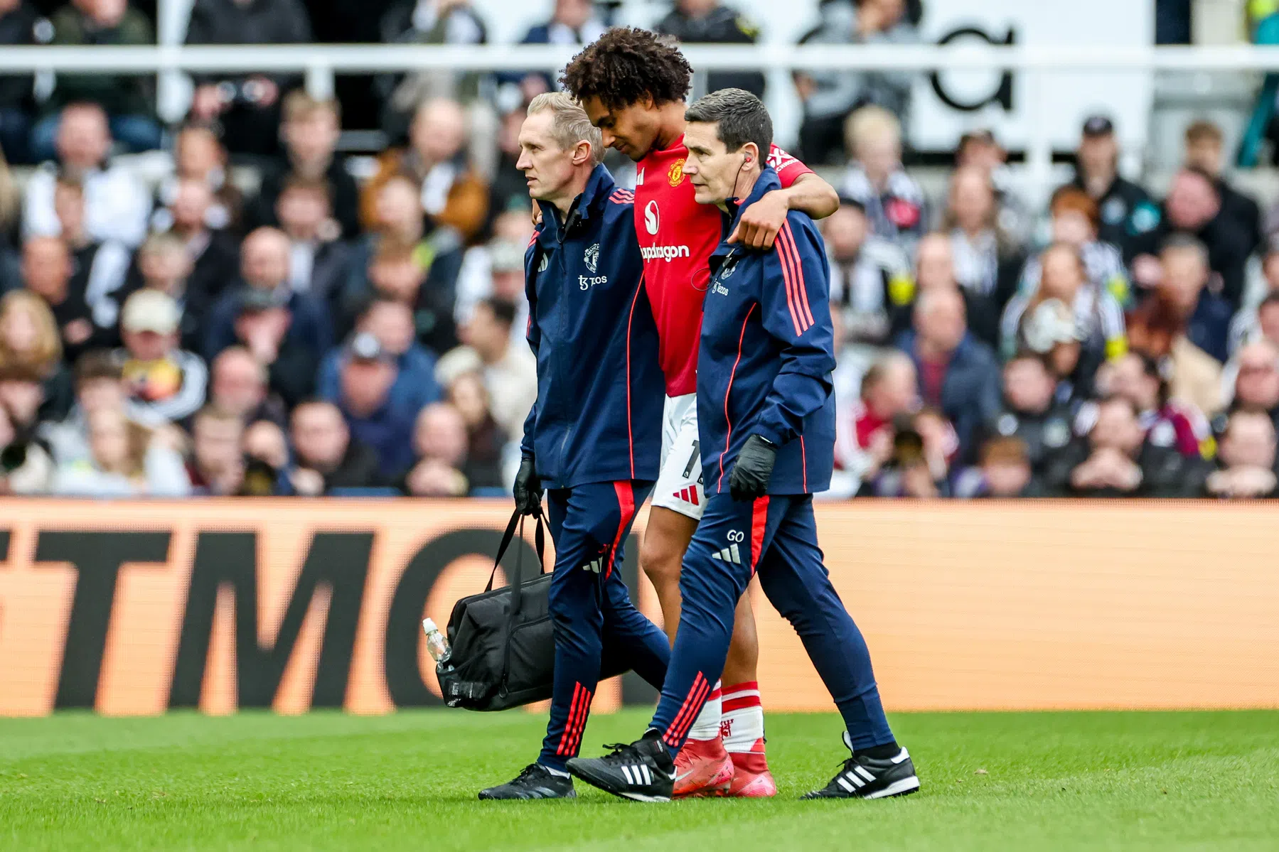 Verrassende opsteker voor Zirkzee, De Ligt lijkt EL-finale te missen