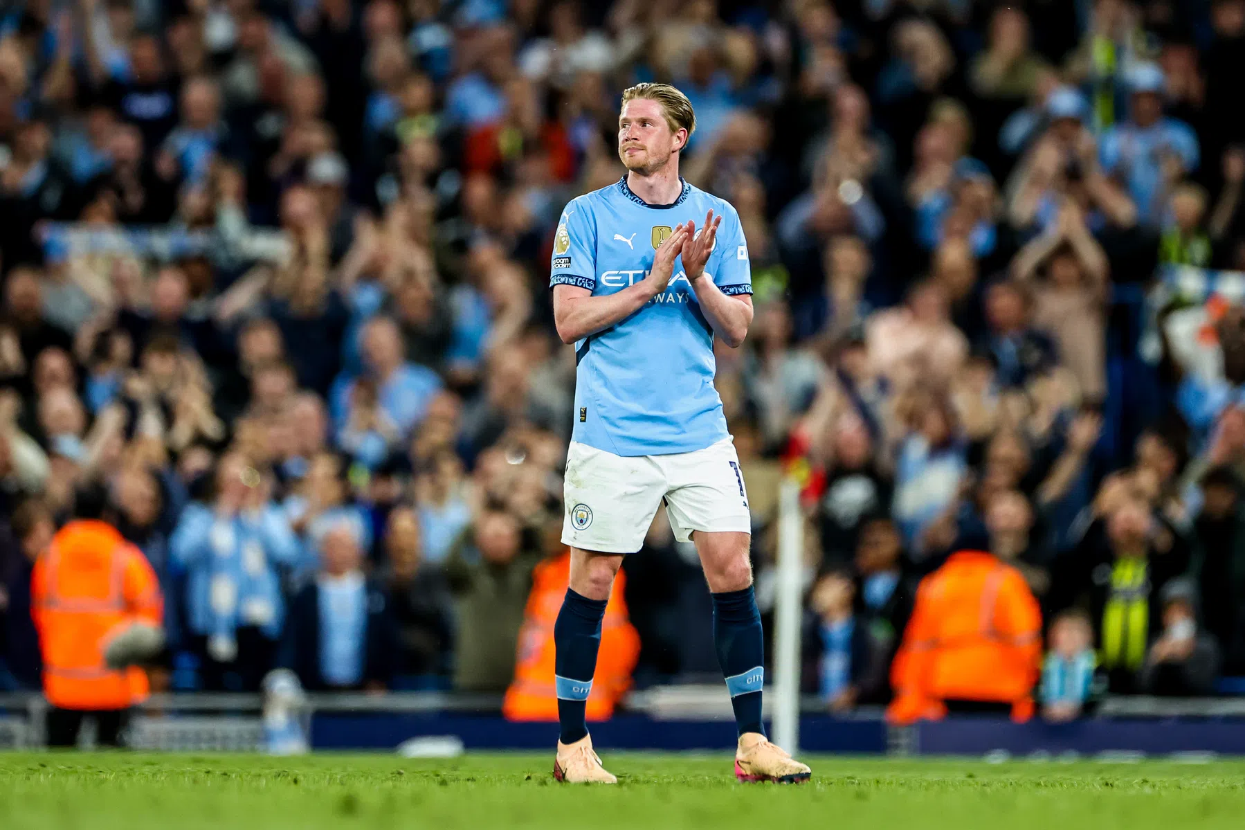 City spoelt bekerkater weg met wereldgoal, De Bruyne zwaait af