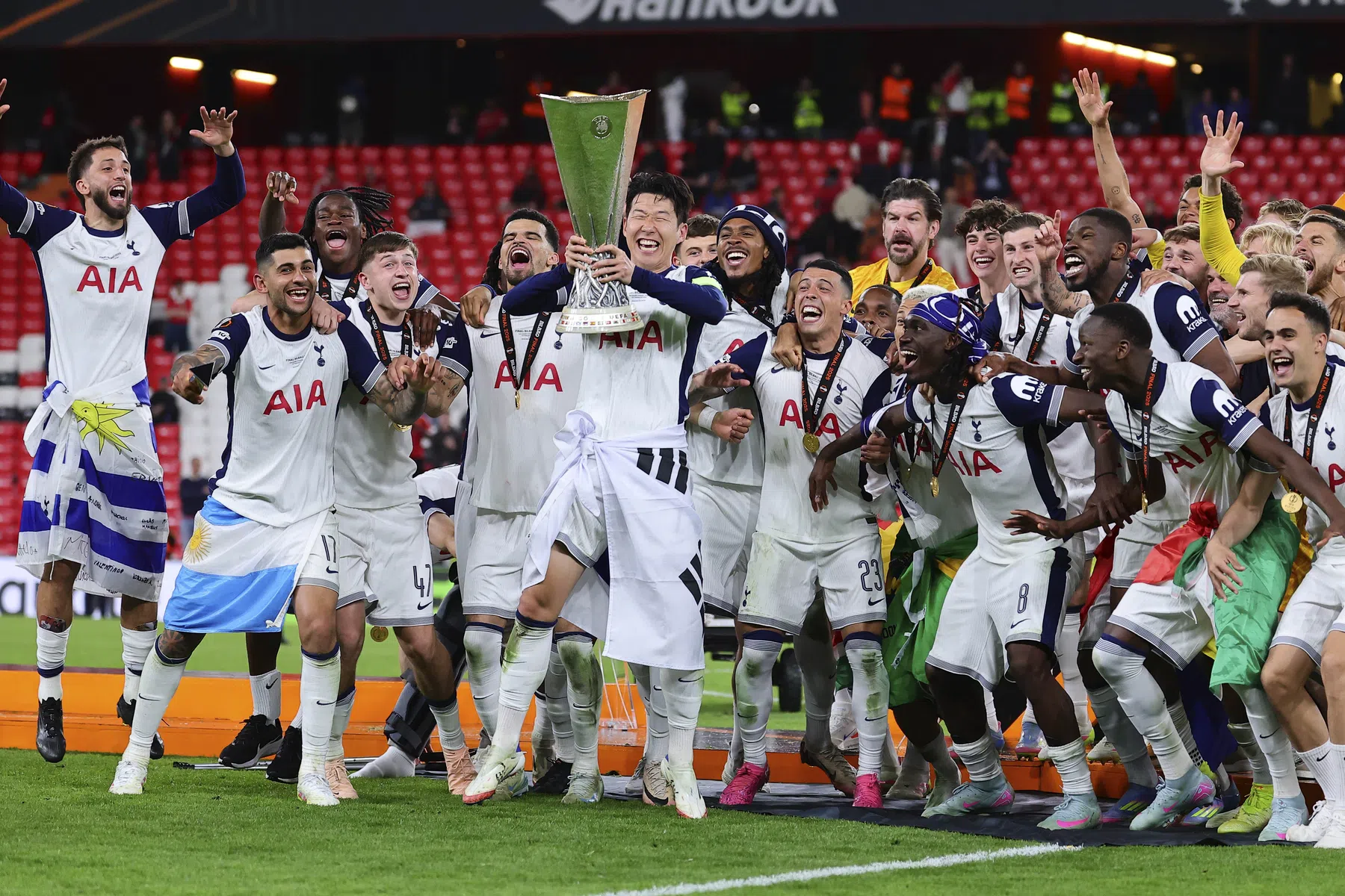 Tottenham zoveelste club die dit seizoen prijsloze periode beëindigt
