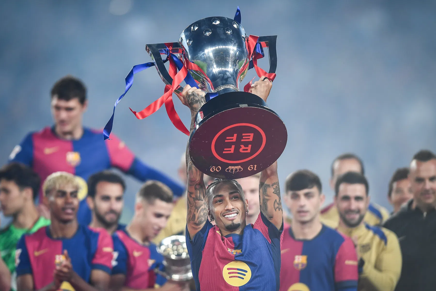 Raphinha zet handtekening onder nieuwe verbintenis bij Barça