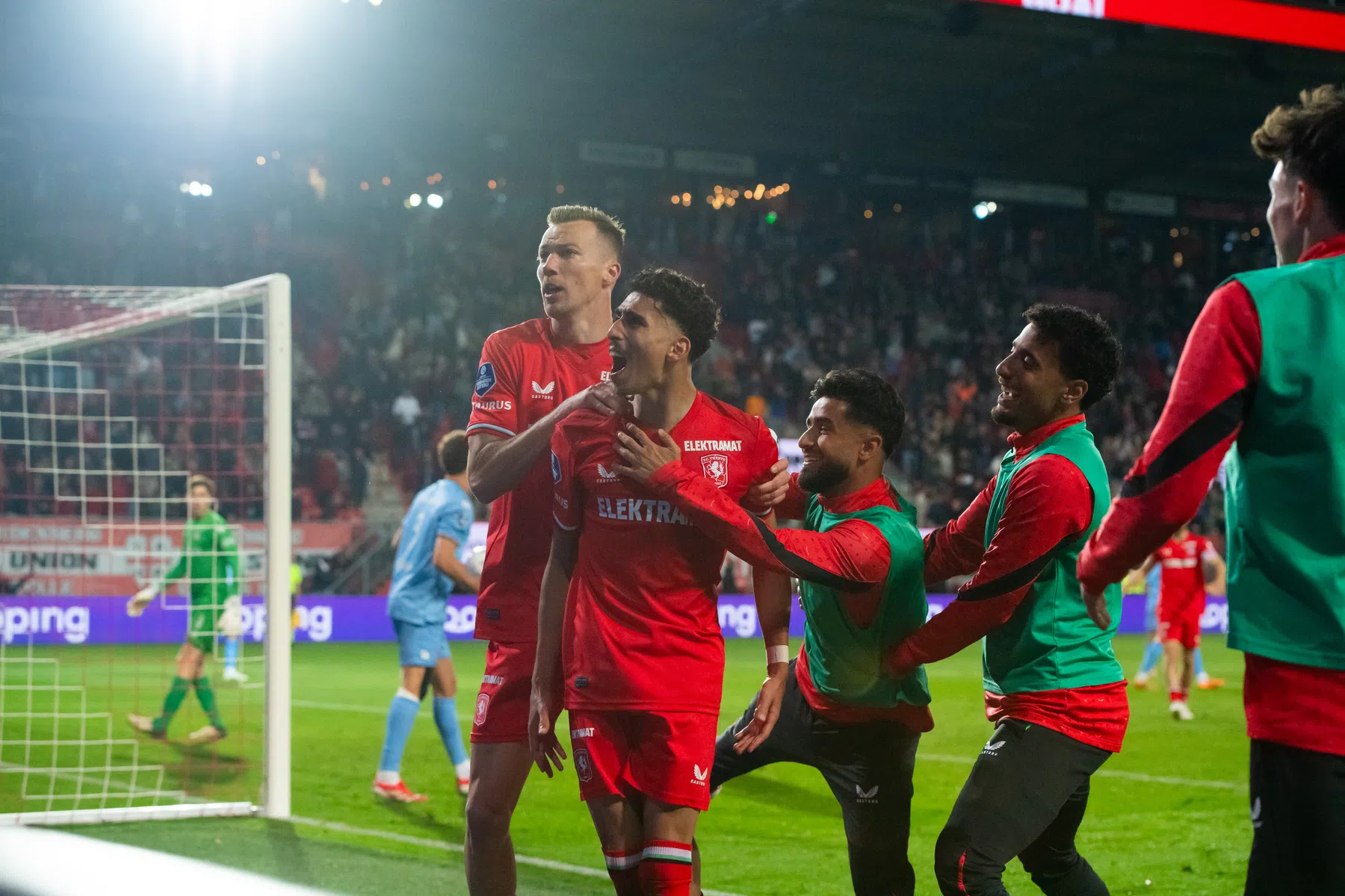Tiental FC Twente knokt zich na verlenging naar finale Europese play-offs