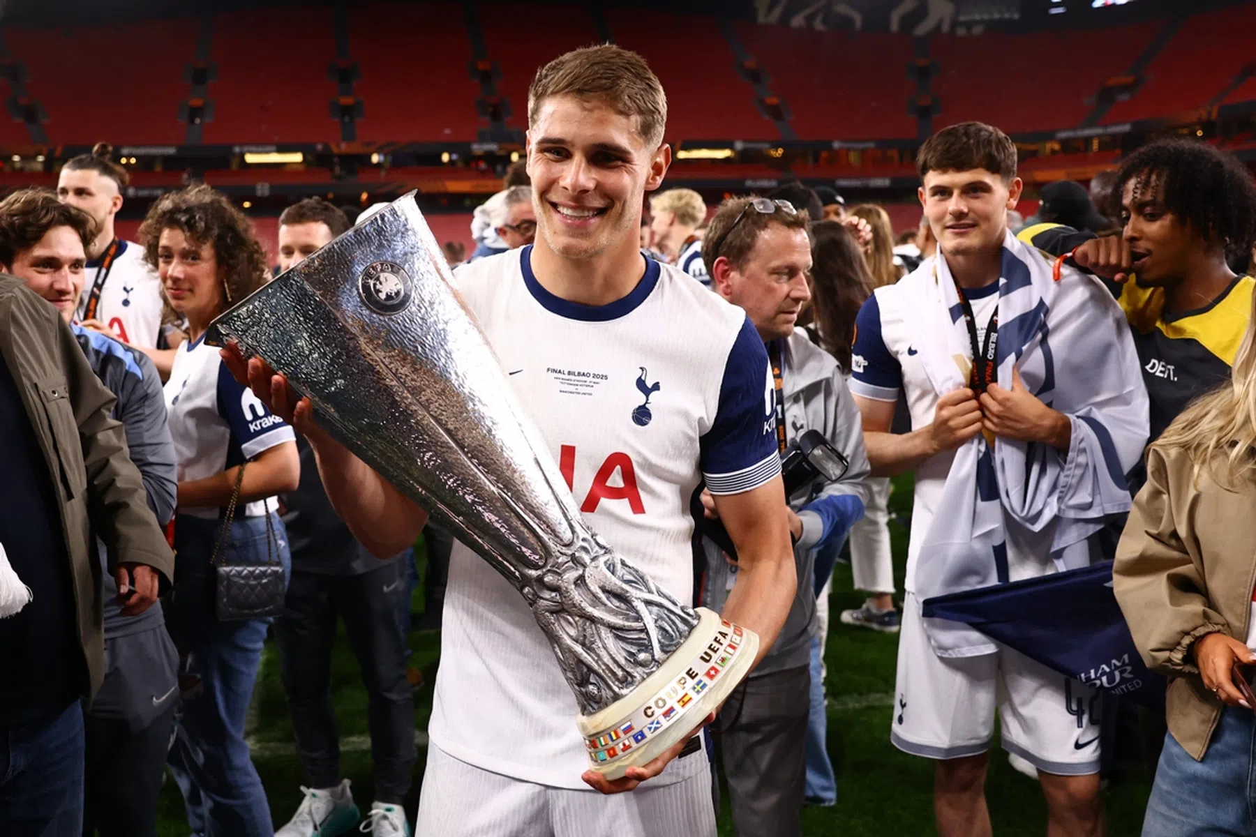 De Europa League-finale van Micky van de Ven door de ogen van zijn vader