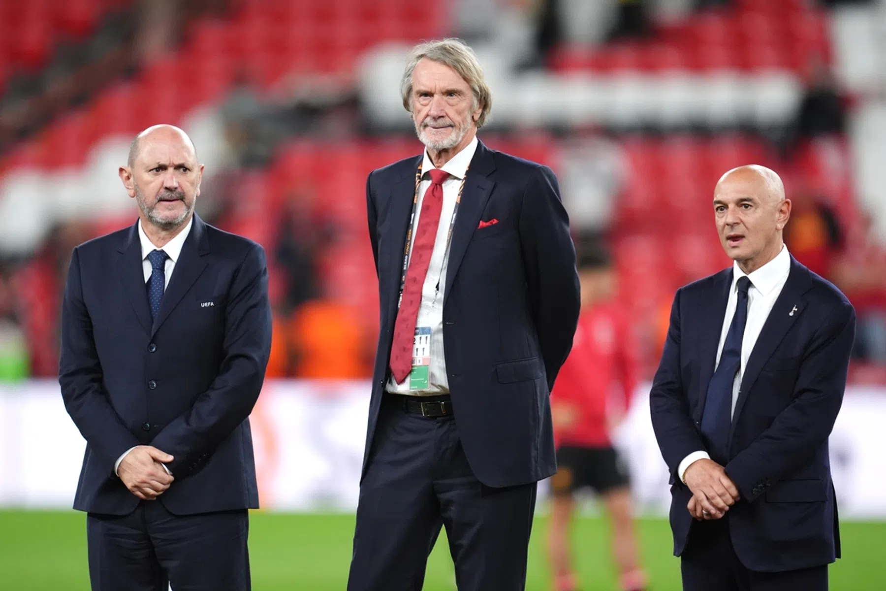 'Medewerkers Man United horen binnen 48 uur of ze hun baan kwijtraken'
