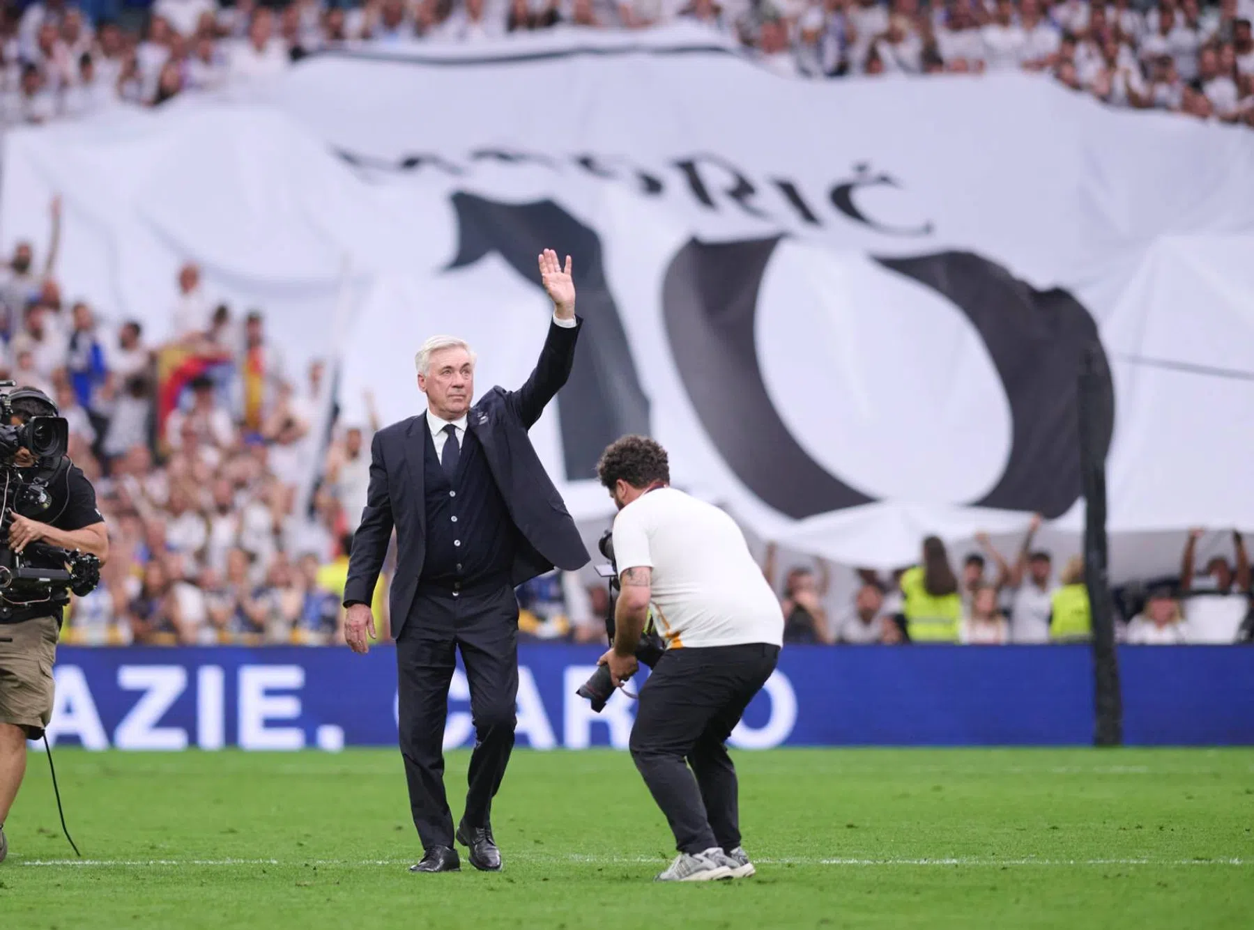 Afscheidsspeeches Ancelotti en Modric zorgen voor tranendal in Madrid 