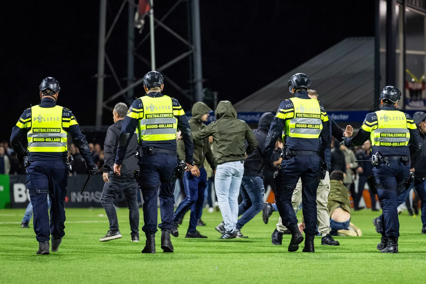 Telstar en Den Bosch halen uit naar vechtende fans: 'Blijf lekker thuis!'