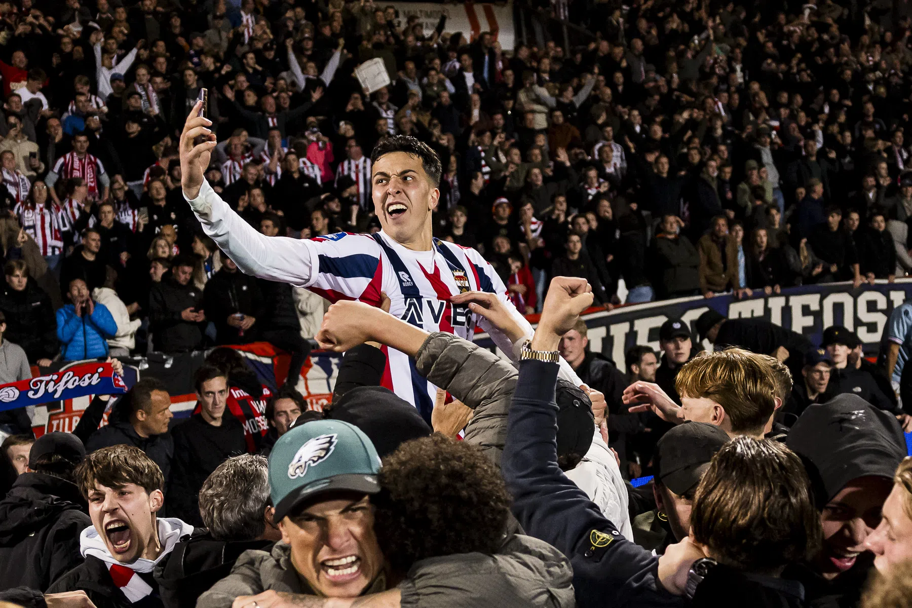 'Als alle fans om je heen staan, ga je niet chagrijnig lopen doen. Kom op'