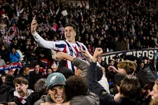 Thumbnail for article: 'Als alle fans om je heen staan, ga je niet chagrijnig lopen doen. Kom op'