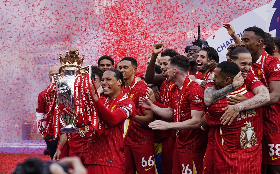 Uniek moment zorgt voor emoties bij Van Dijk: 'Ik hou van Liverpool'