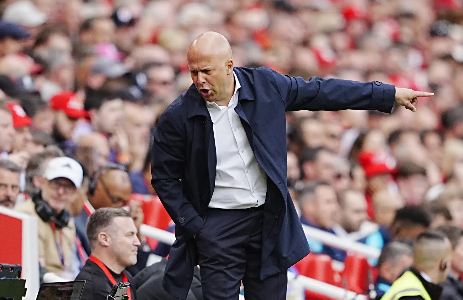 Rood voor Gravenberch en record voor Salah op verstoord titelfeest Liverpool