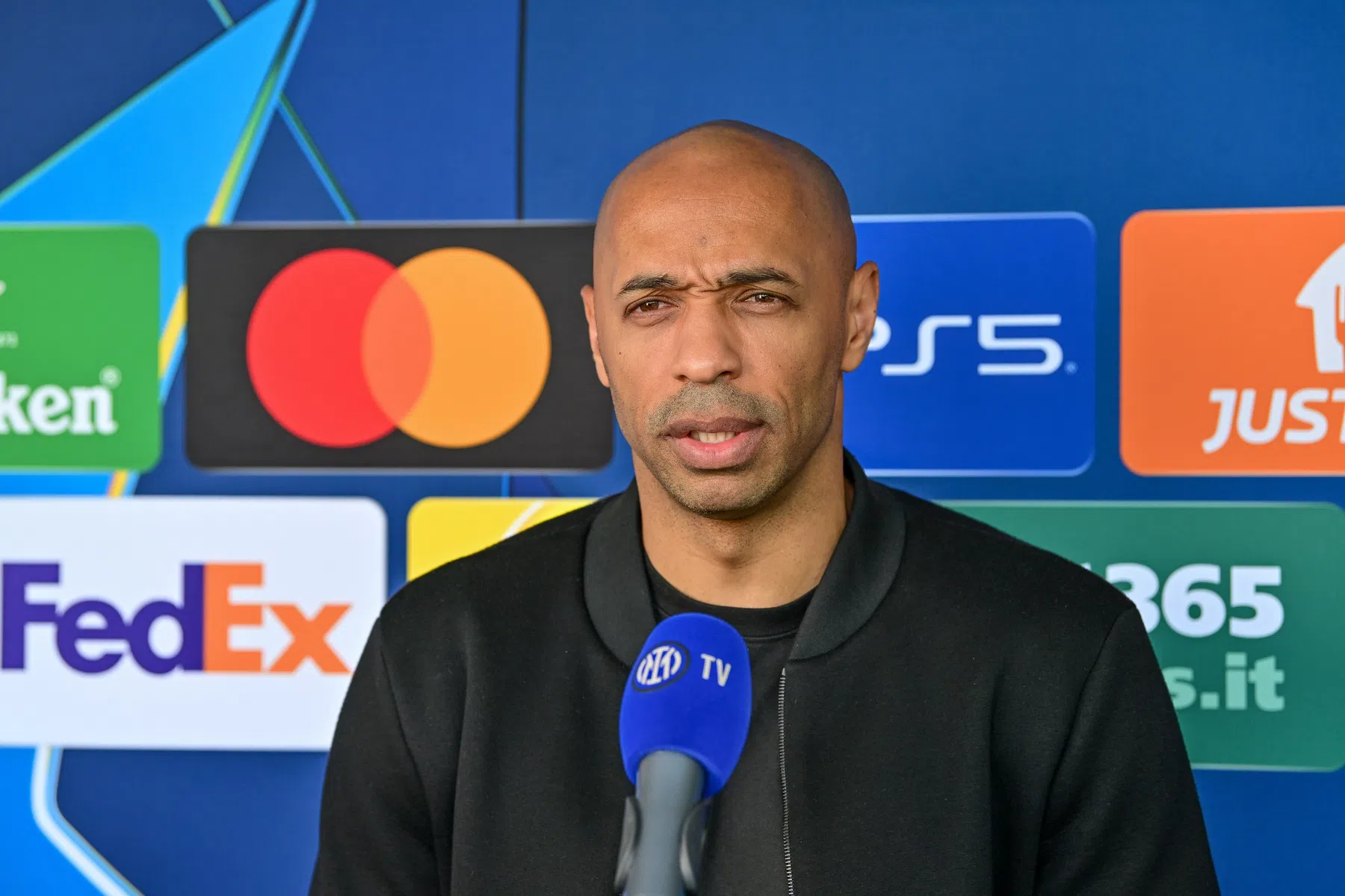 Henry vindt kritiek op Arsenal terecht: 'Dit Man Utd stond vijf keer in de finale'