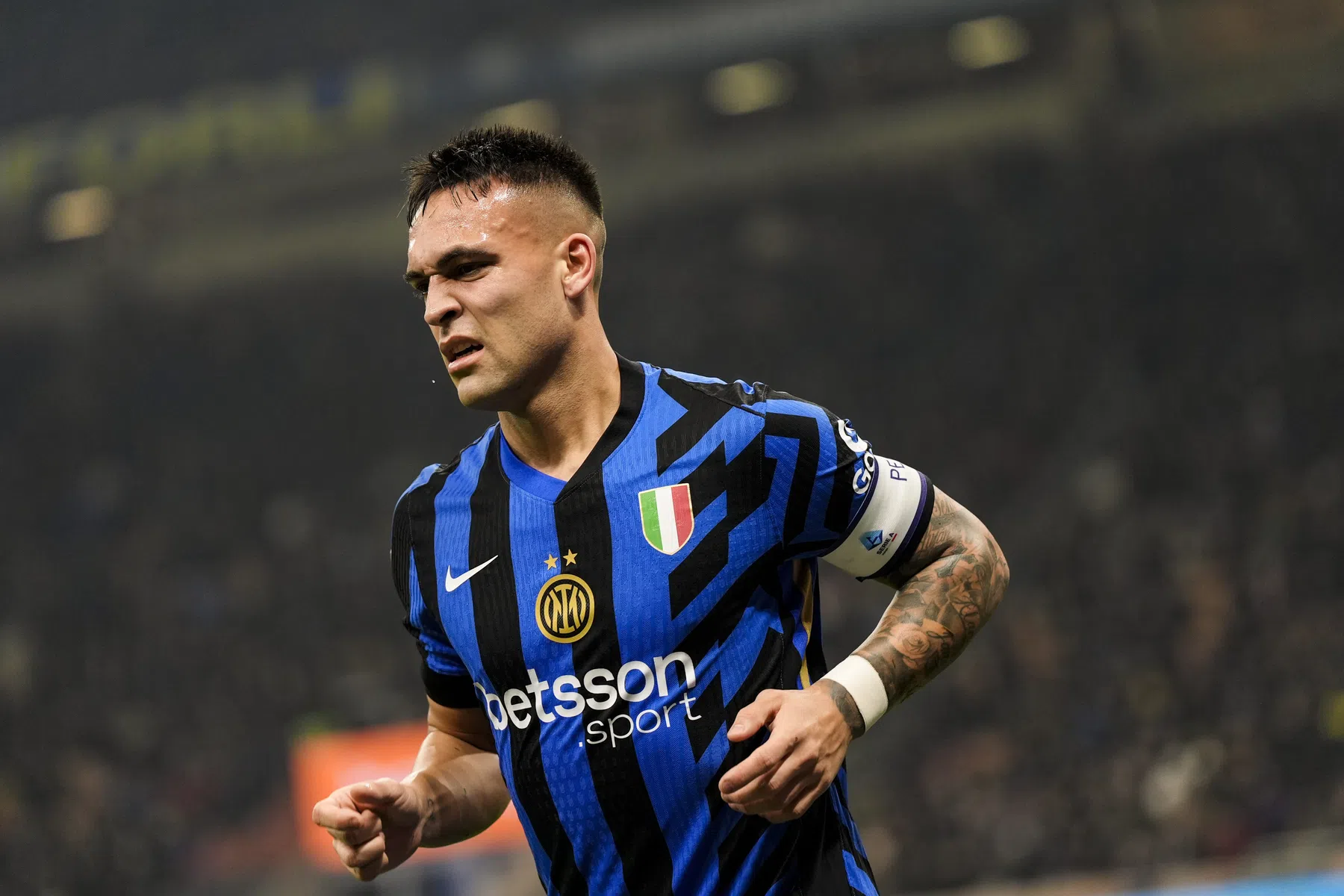 Lautaro Martínez voelt druk op zijn schouders: 'Dat heb je als aanvoerder'