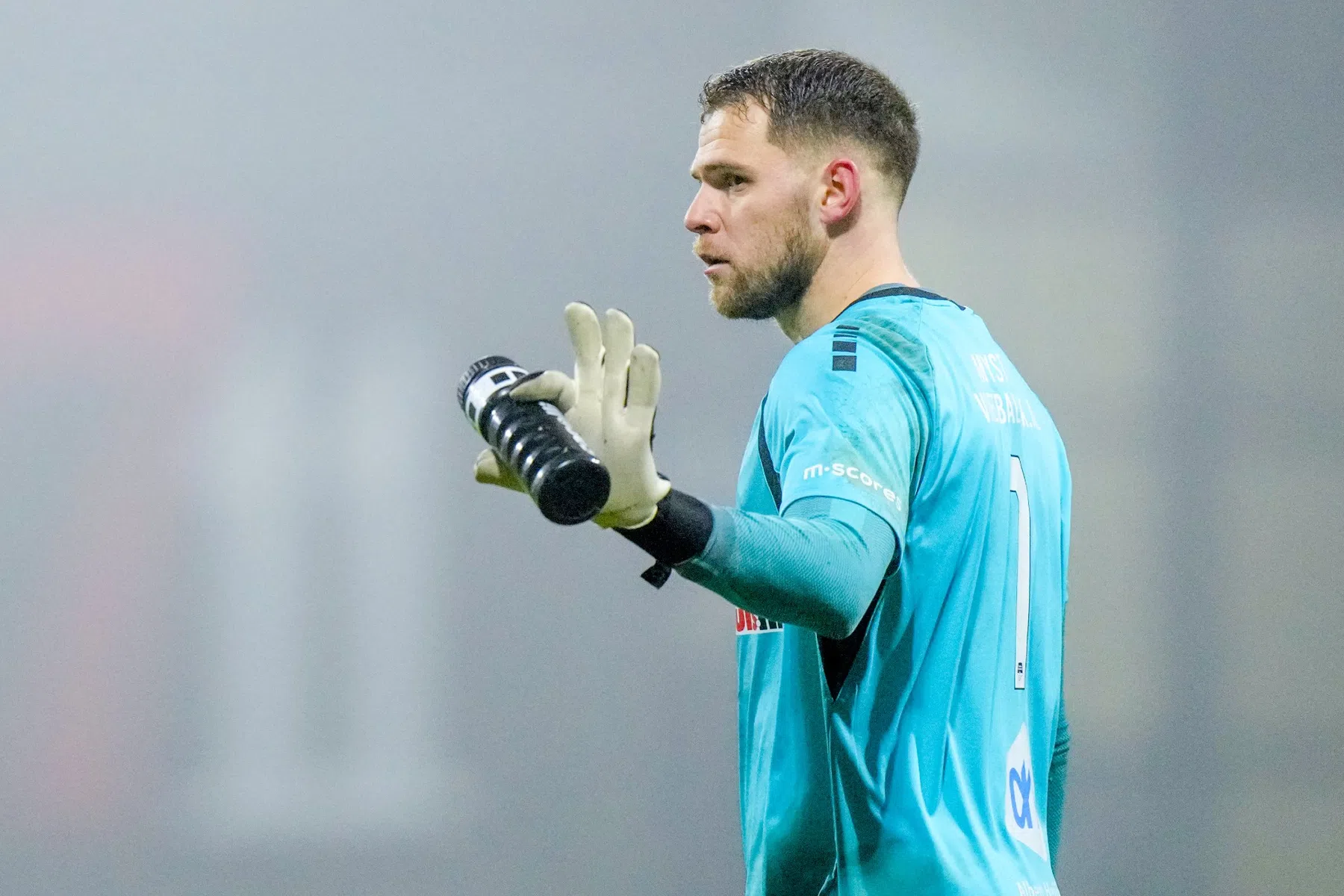 Feyenoord licht optie en bindt doelman voor twee seizoenen