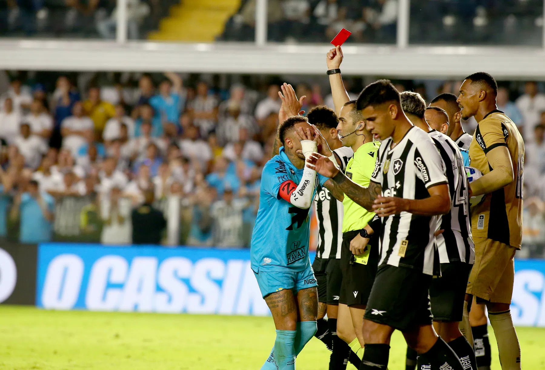 Neymar pakt domme rode kaart en heeft mogelijk laatste duel voor Santos gespeeld