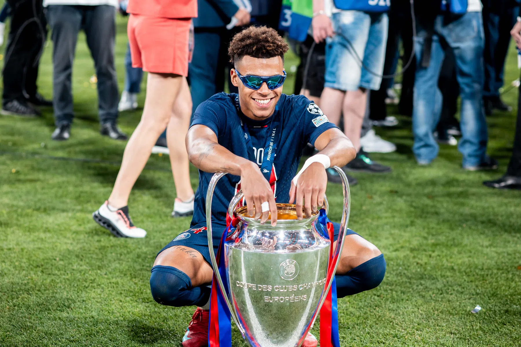 Onnavolgbare Doué in rijtje met Kluivert: 'Ik heb er geen woorden voor'
