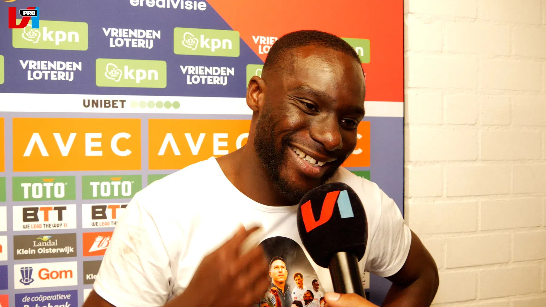 Apau: 'Om 3:00 uur begonnen de weeën, maar ik moest dit duel spelen'