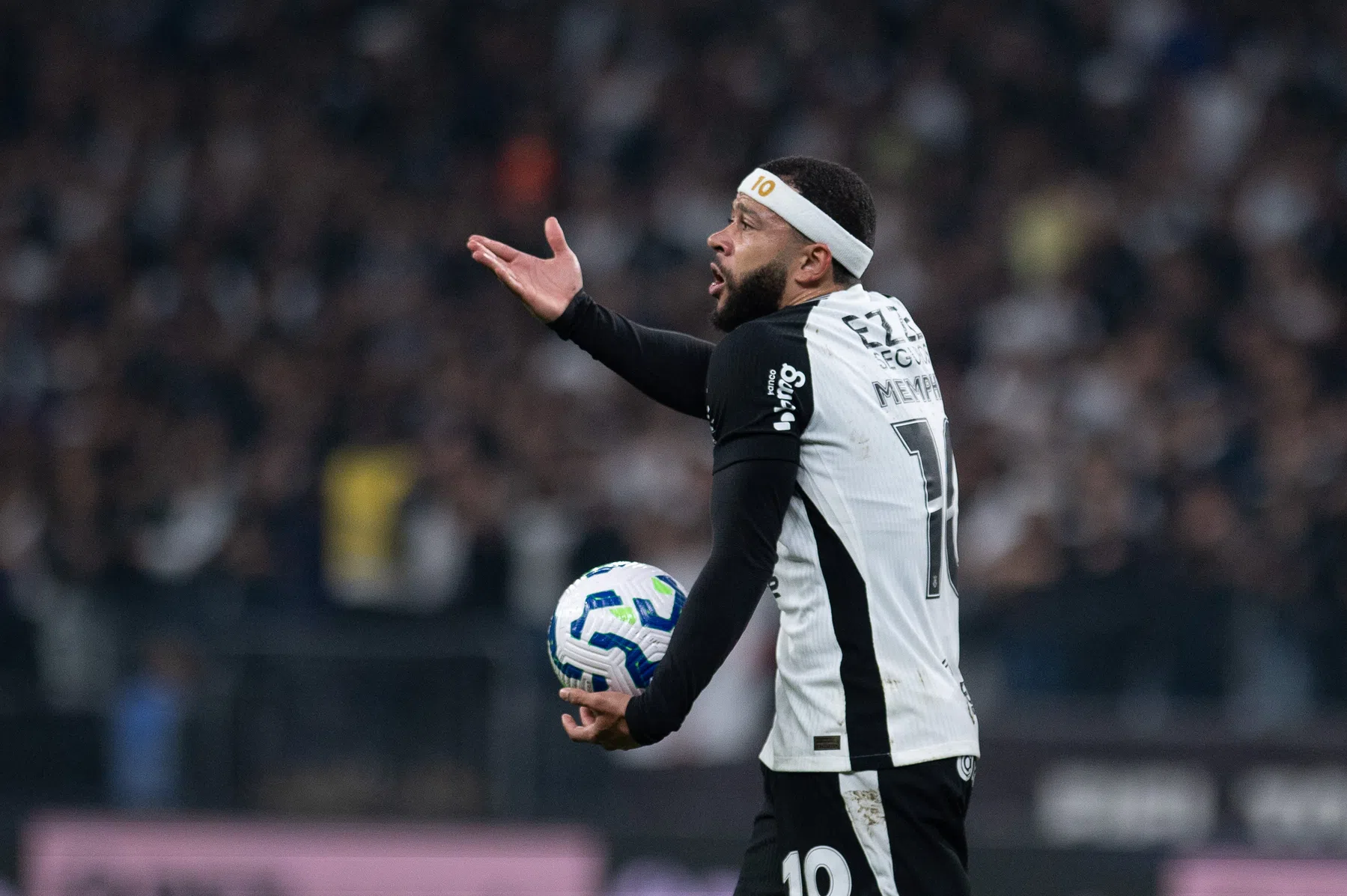 Memphis meldt zich na teleurstellend optreden met Corinthians bij Oranje