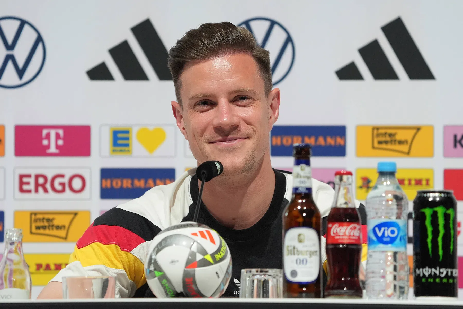 Ter Stegen reageert onverstoorbaar op geruchten over mogelijk vertrek bij Barça
