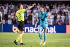 Thumbnail for article: Neymar biedt excuses aan na rode kaart en haalt uit naar scheidsrechter