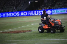 Thumbnail for article: Ter Stegen uit zorgen over bestormde en opgelapte grasmat in München