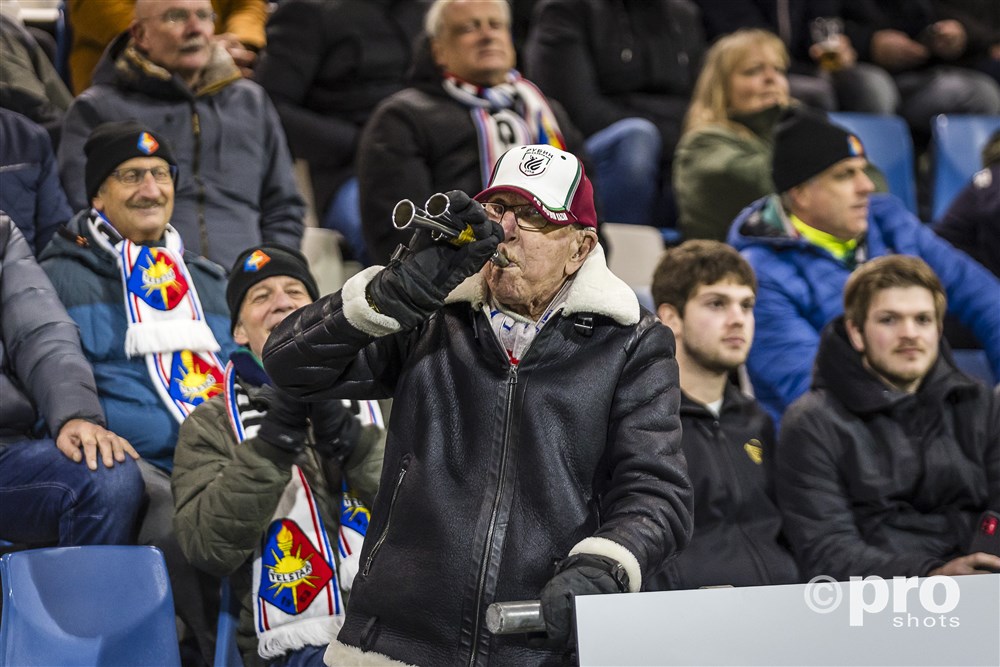 Op pad met Jomanda, een van de kleurrijkste fans van Nederland