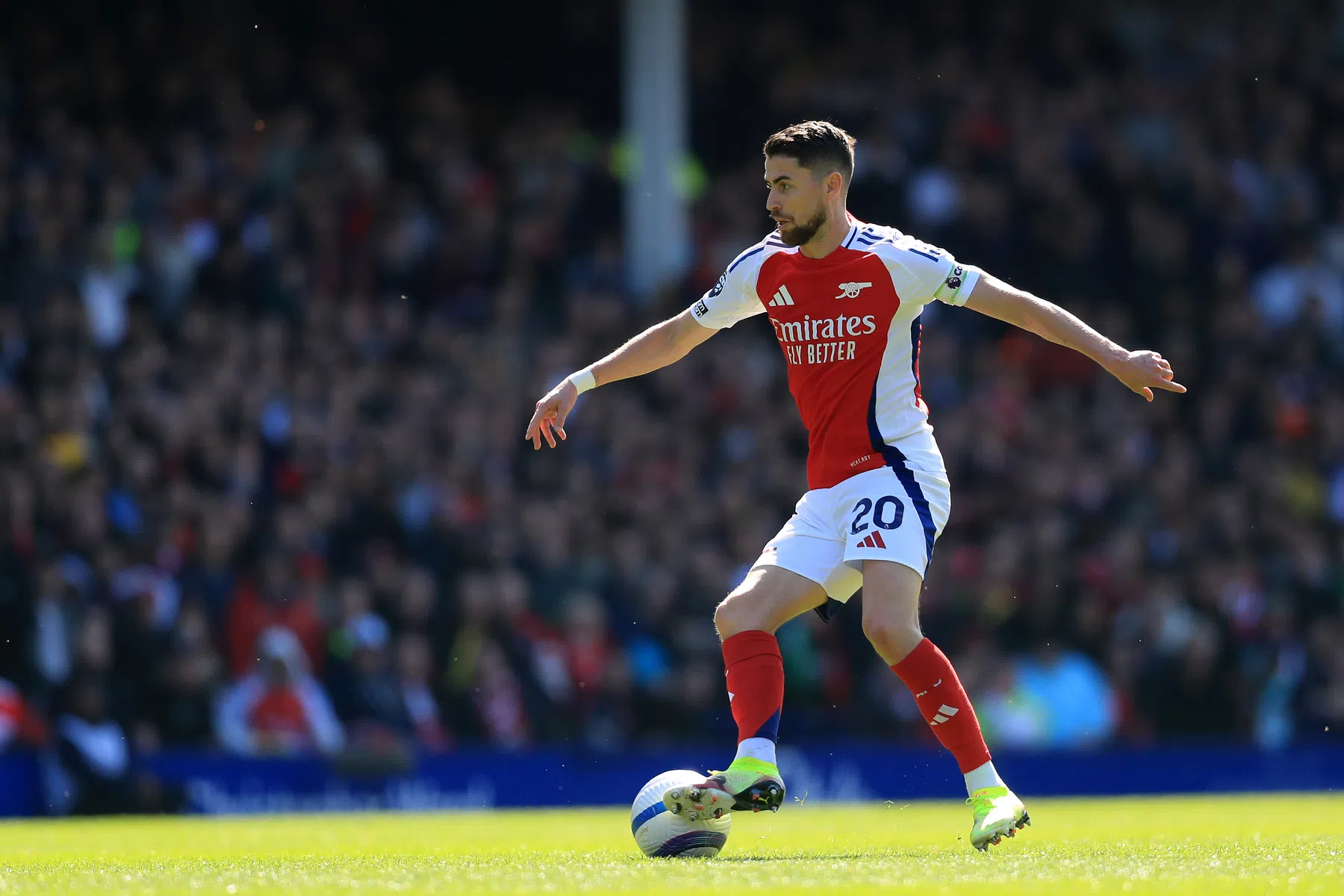 Arsenal haalt bezem door selectie en zwaait 19 spelers uit