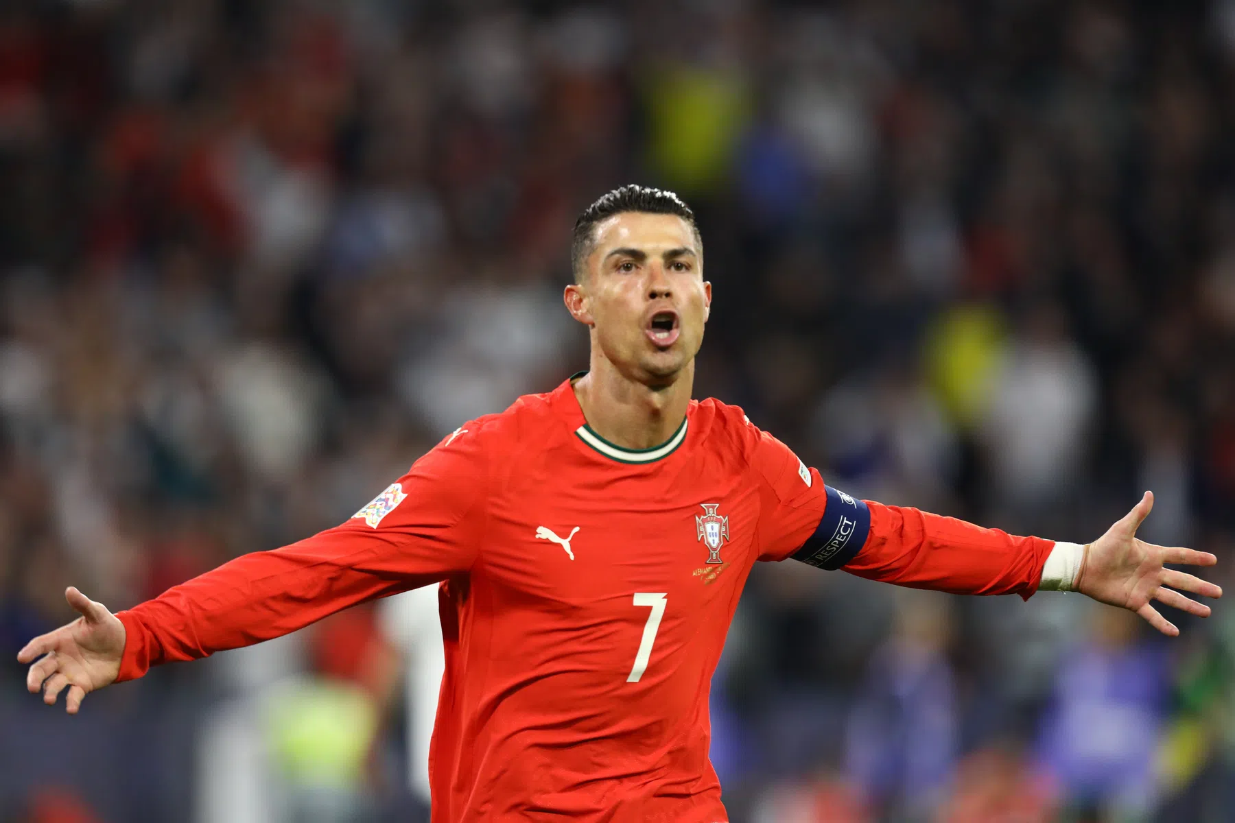 Recordjager Ronaldo lacht het laatst na plagend gezang van Duitse fans