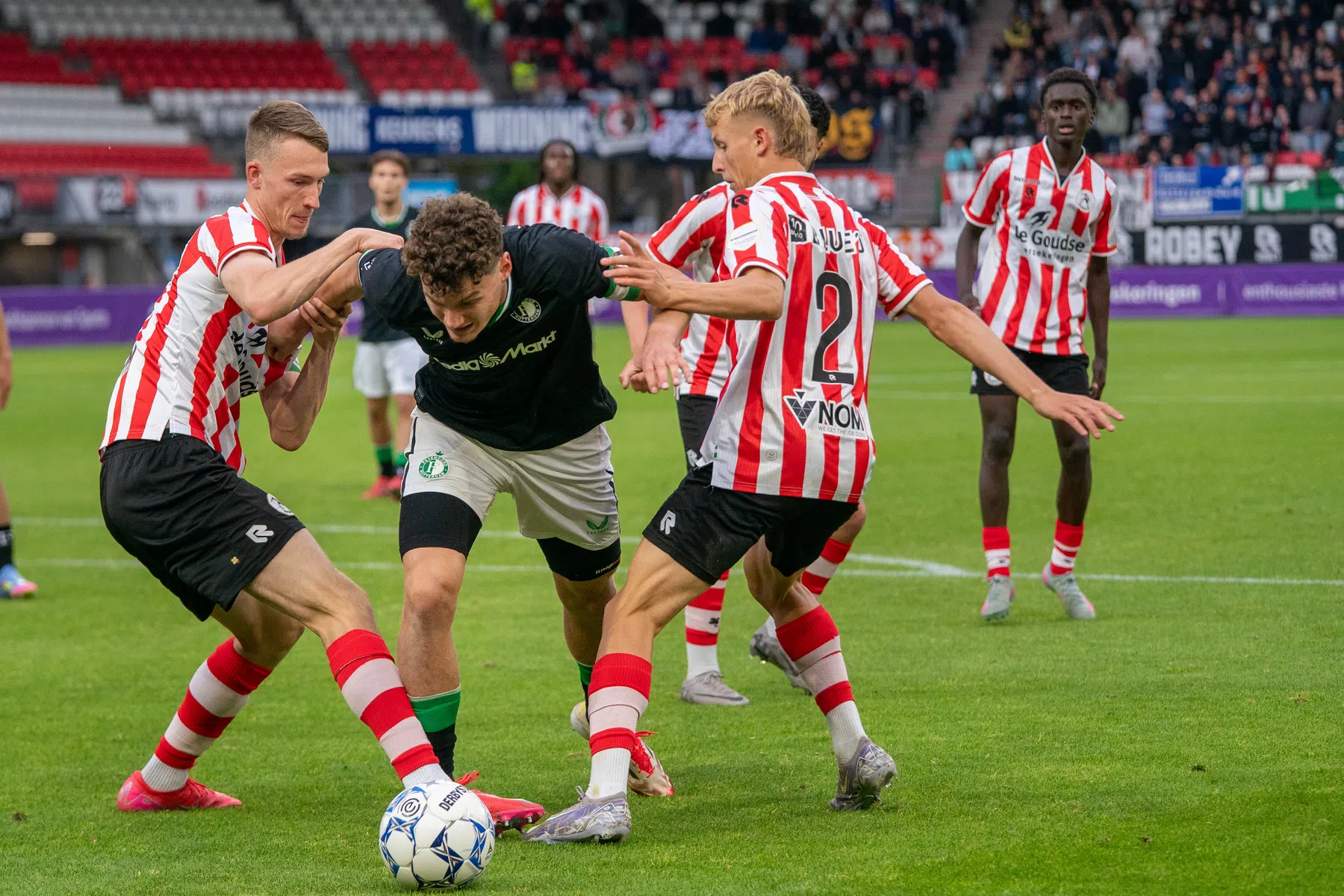 Jong Feyenoord opnieuw gedoemd tot beloftencompetitie: Sparta ontsnapt