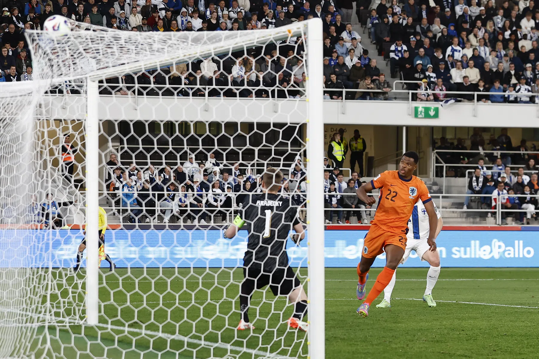 Dumfries met tiende interlandgoal in rijtje met Rijkaard, Koeman en De Boer 